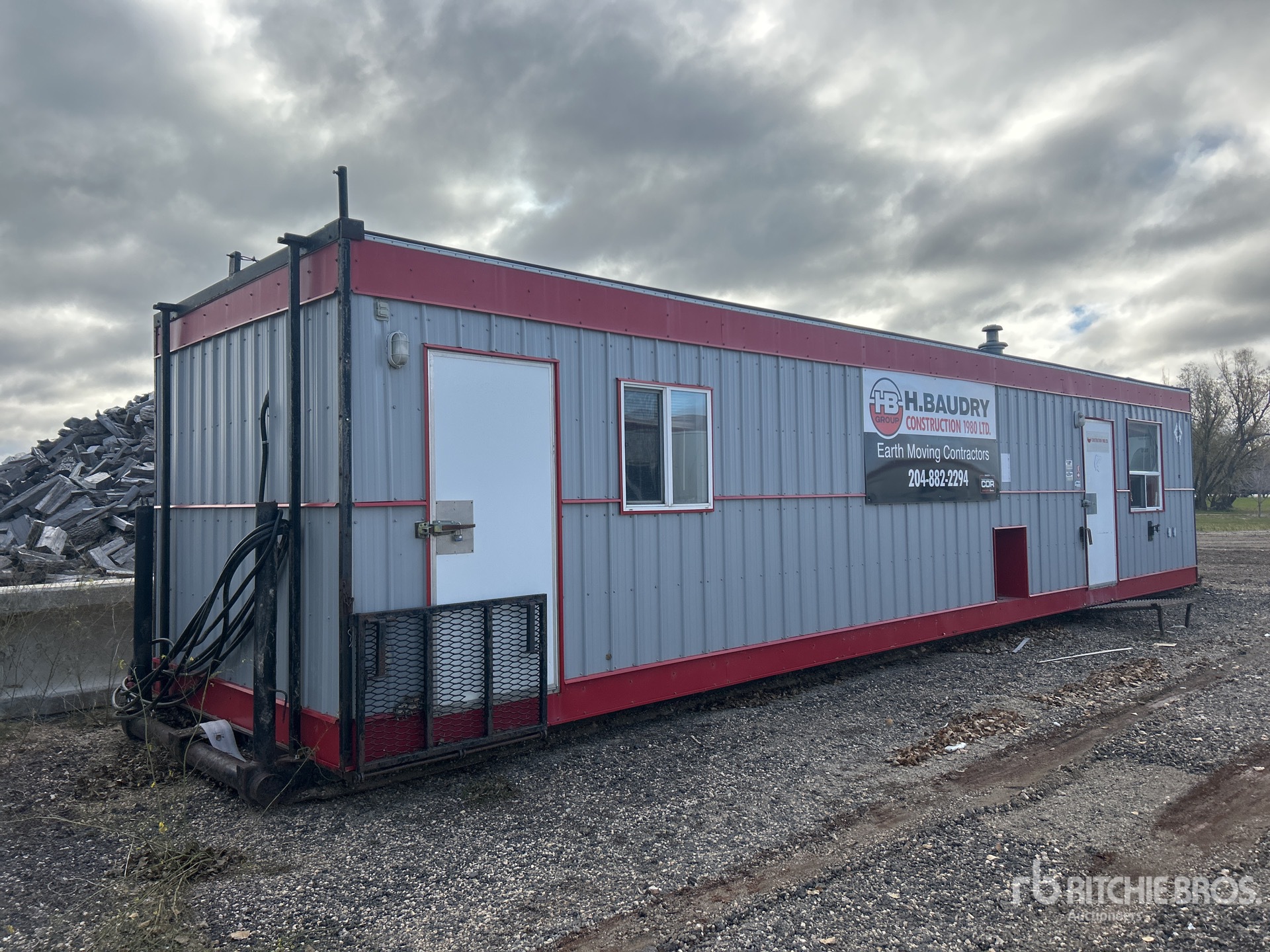 General Appearance with Picture, Left Front Corner