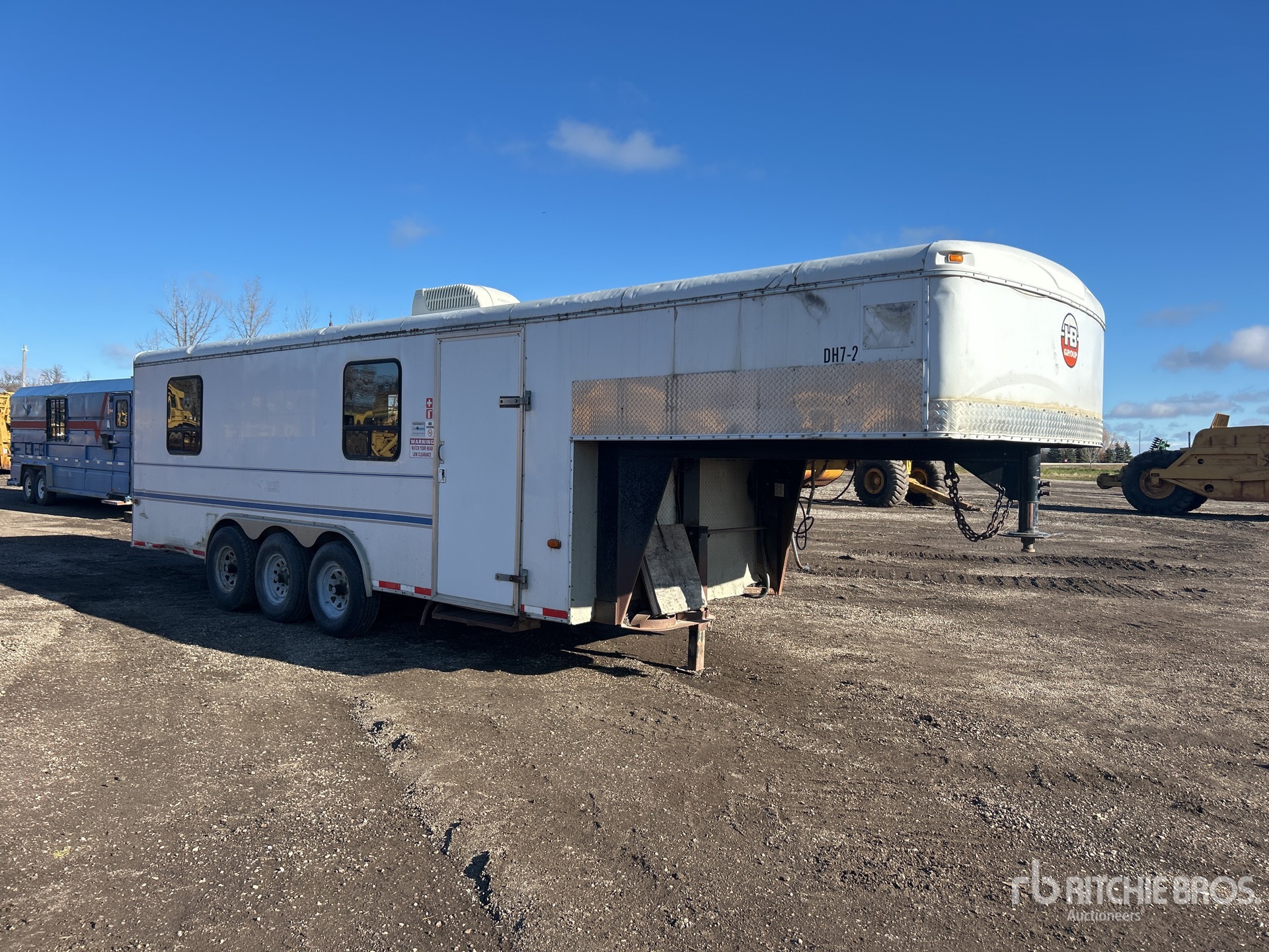 General Appearance with Bild, Ecke vorne rechts