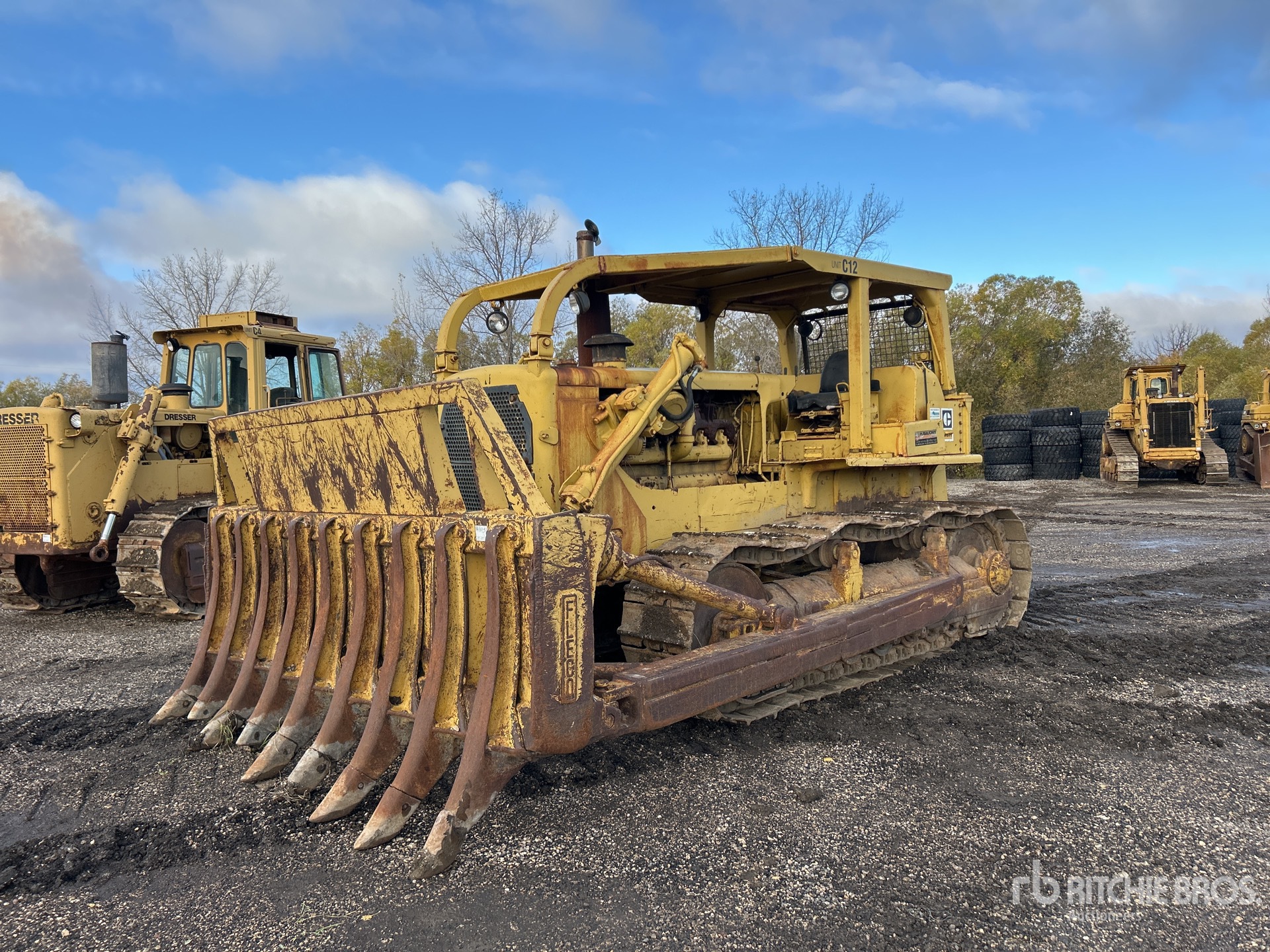 General Appearance with Foto, angolo anteriore sinistro