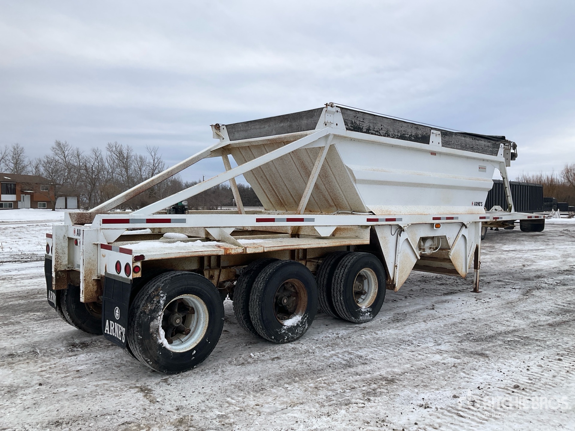 Aspect général with Image, coin arrière droit