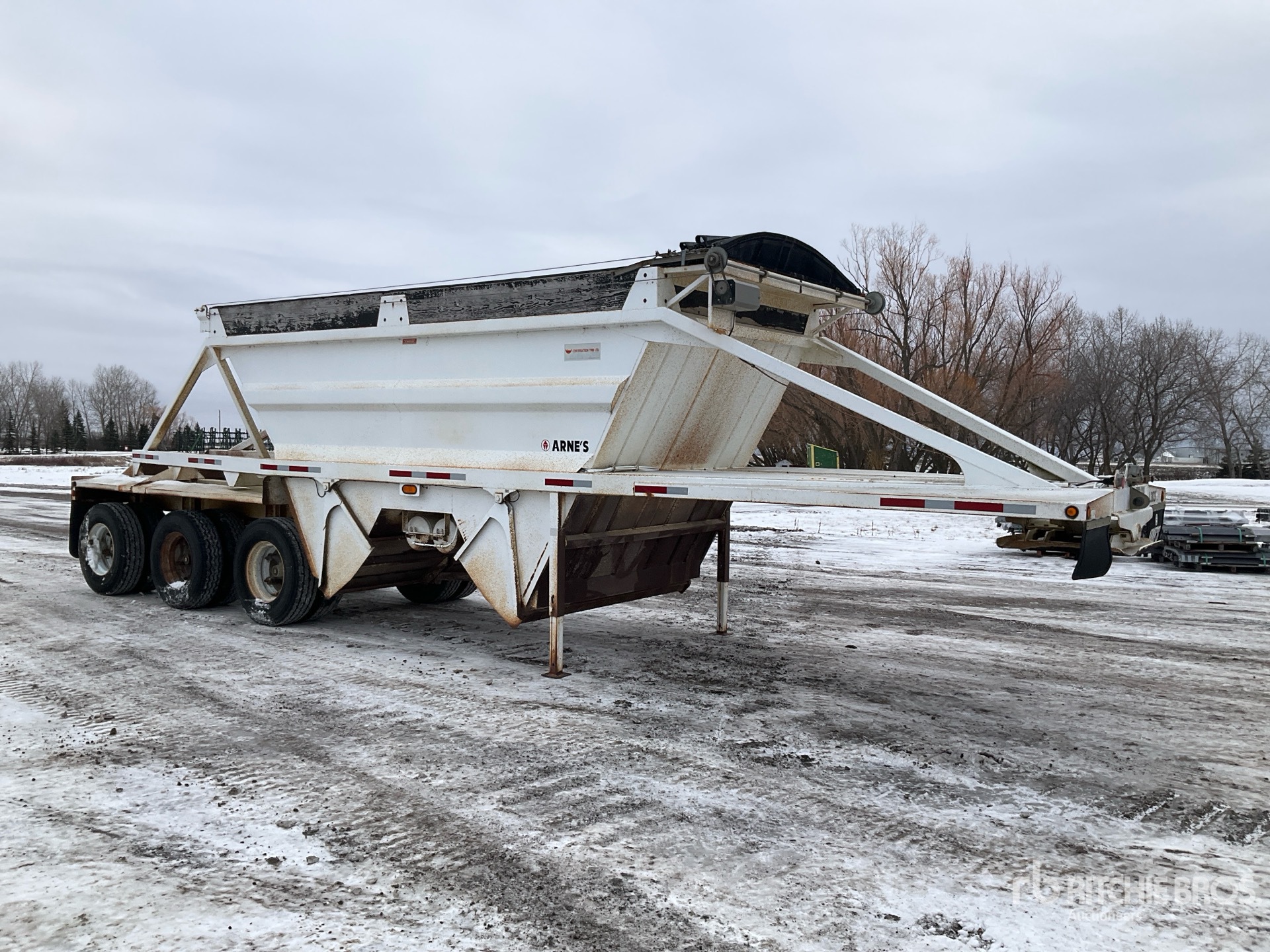 Aspect général with Image, coin avant droit