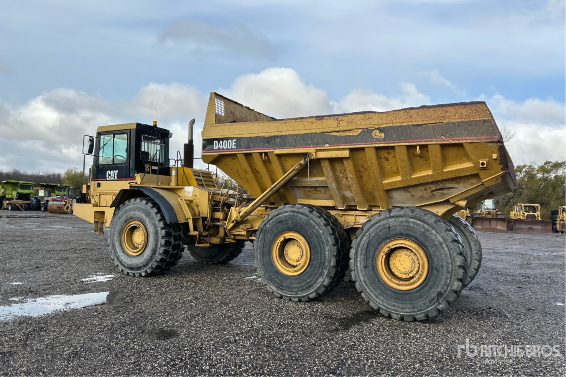 General Appearance with Foto, angolo posteriore sinistro