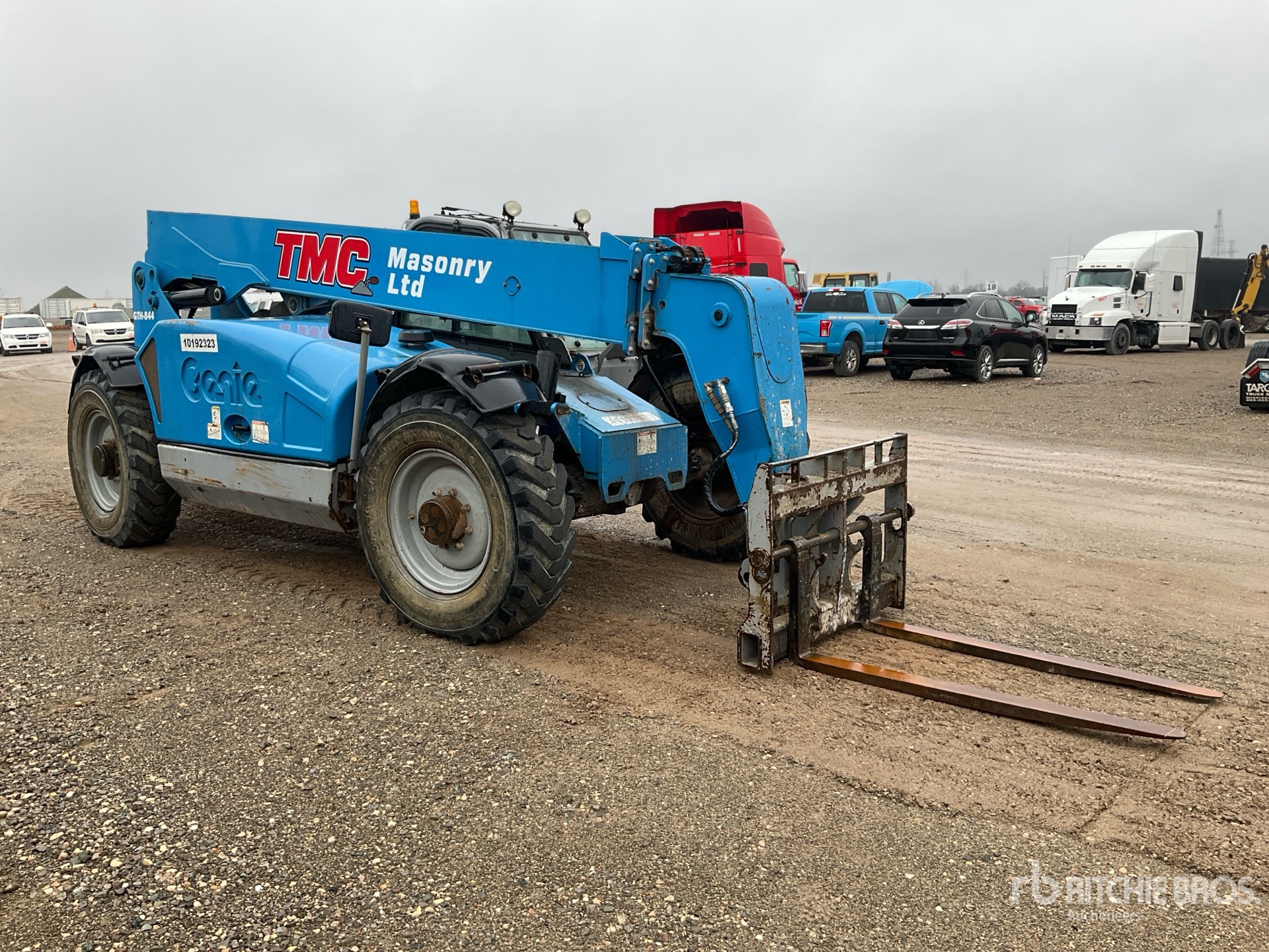 General Appearance with Picture, Right Front Corner