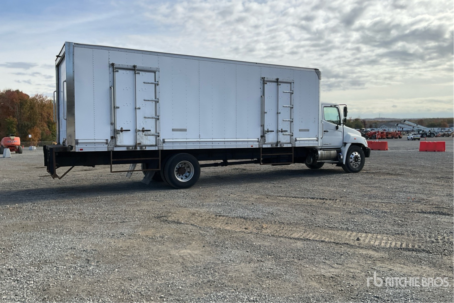 Aspect général with Image, coin arrière droit