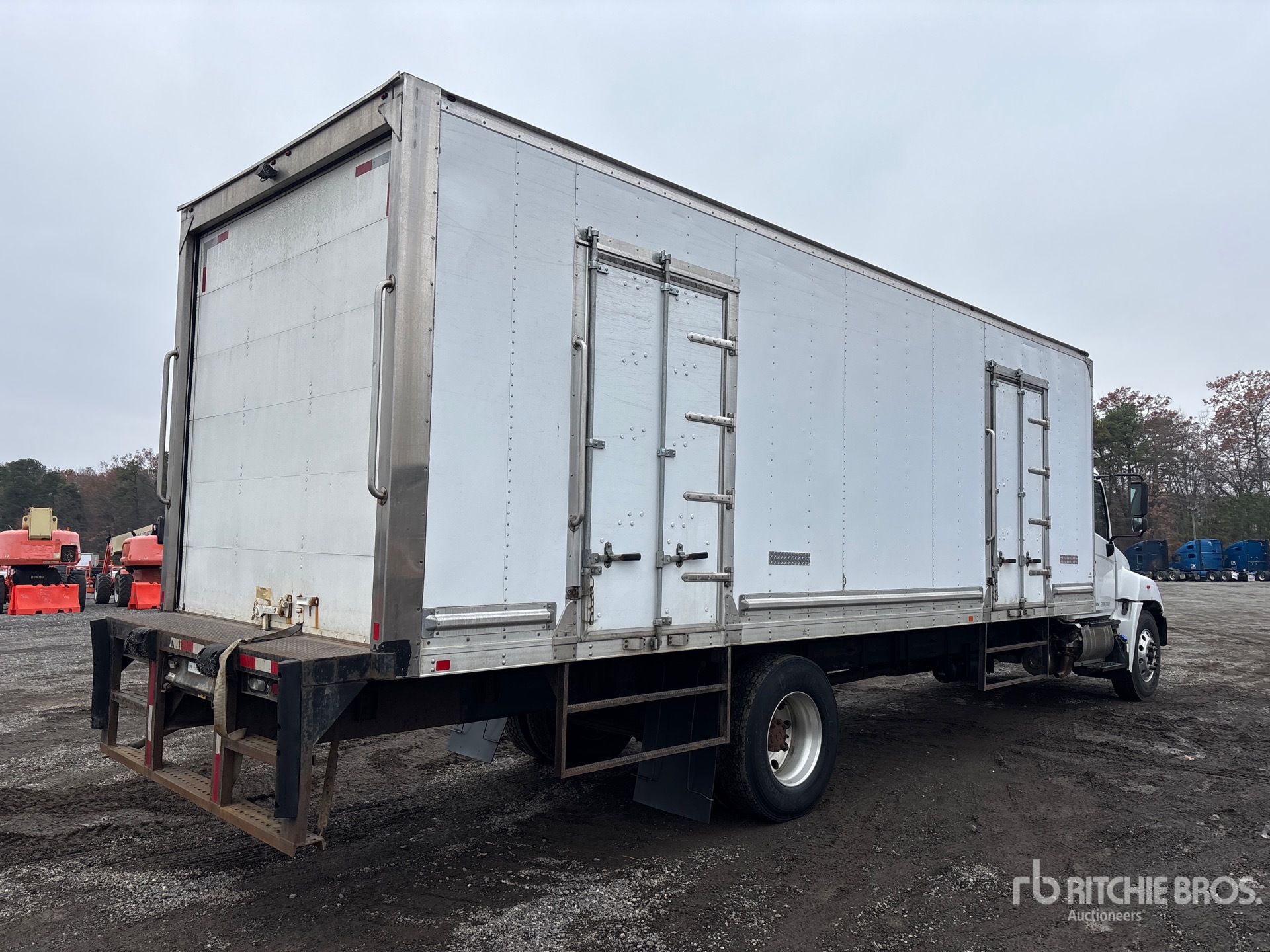 General Appearance with Foto, angolo anteriore sinistro