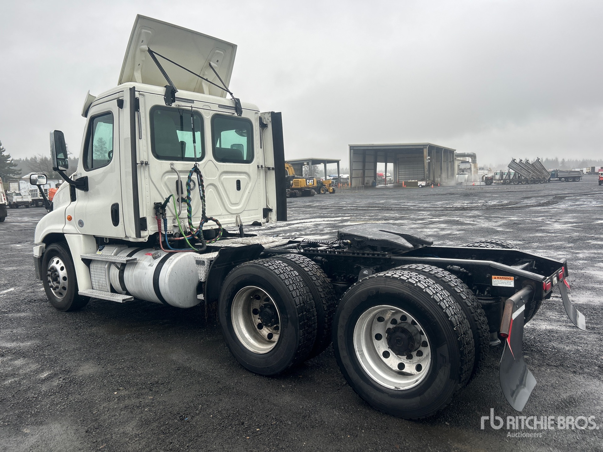 General Appearance with Foto, angolo posteriore sinistro