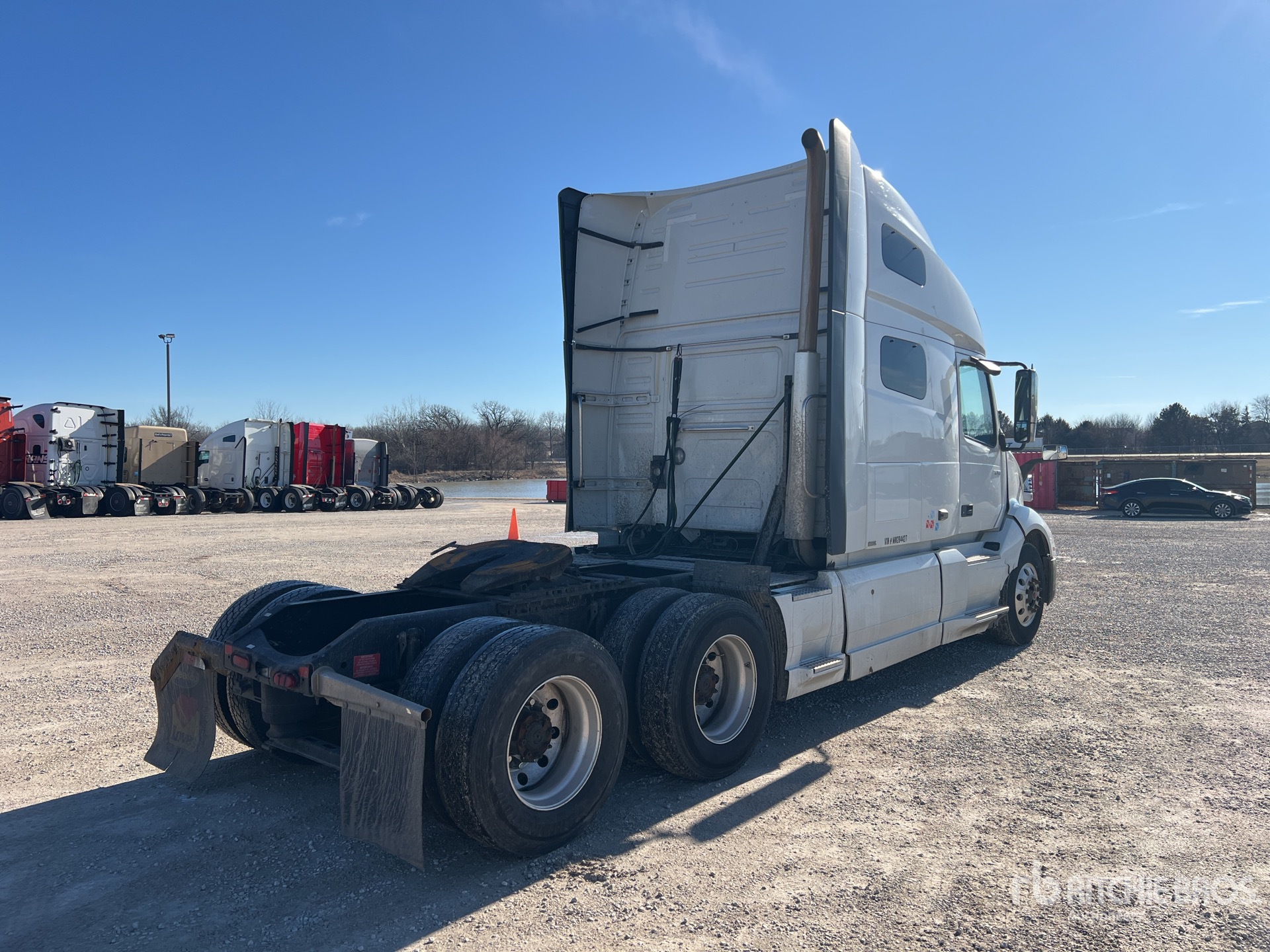 Aspect général with Image, coin arrière droit