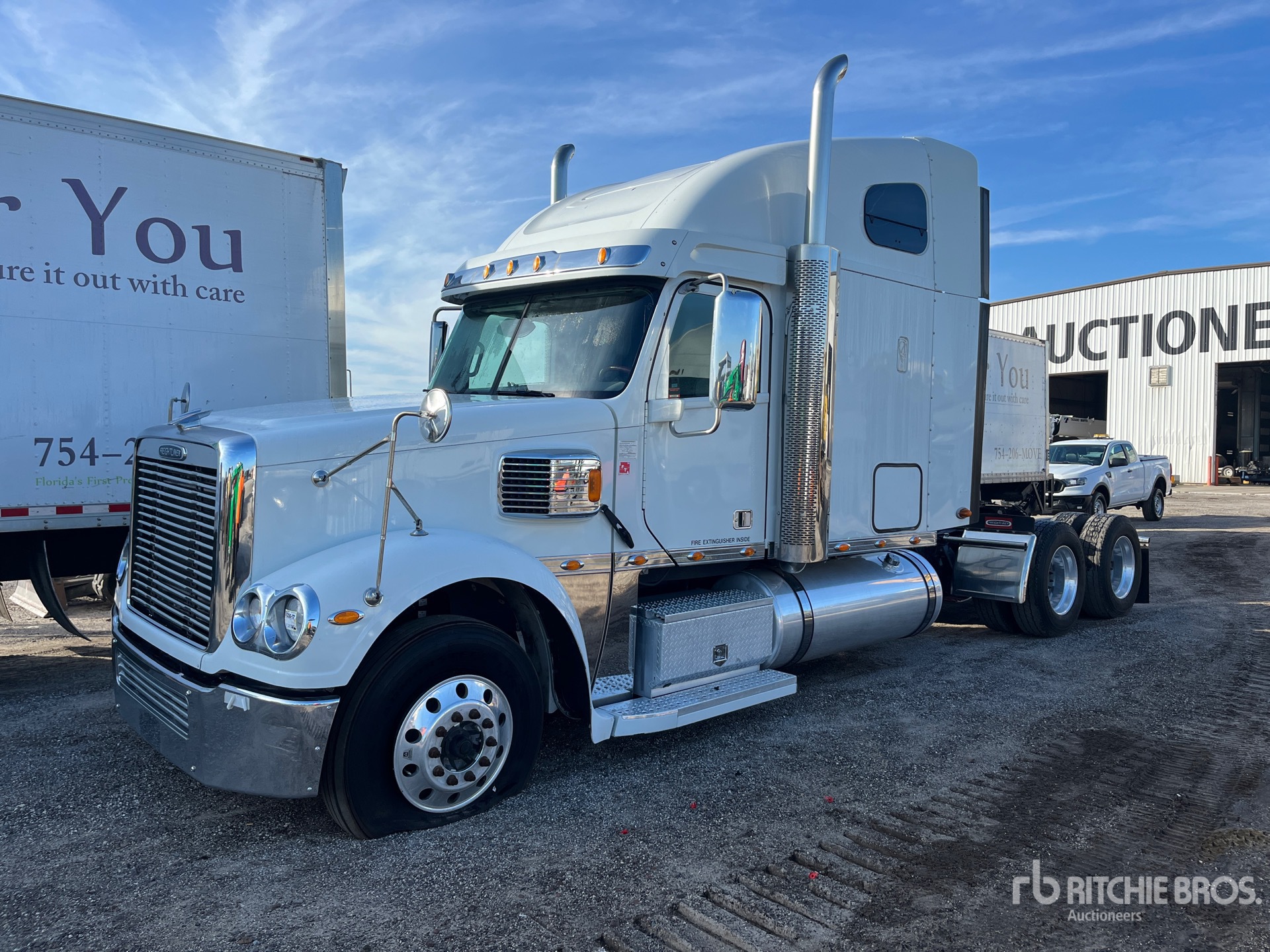 General Appearance with Foto, angolo anteriore sinistro