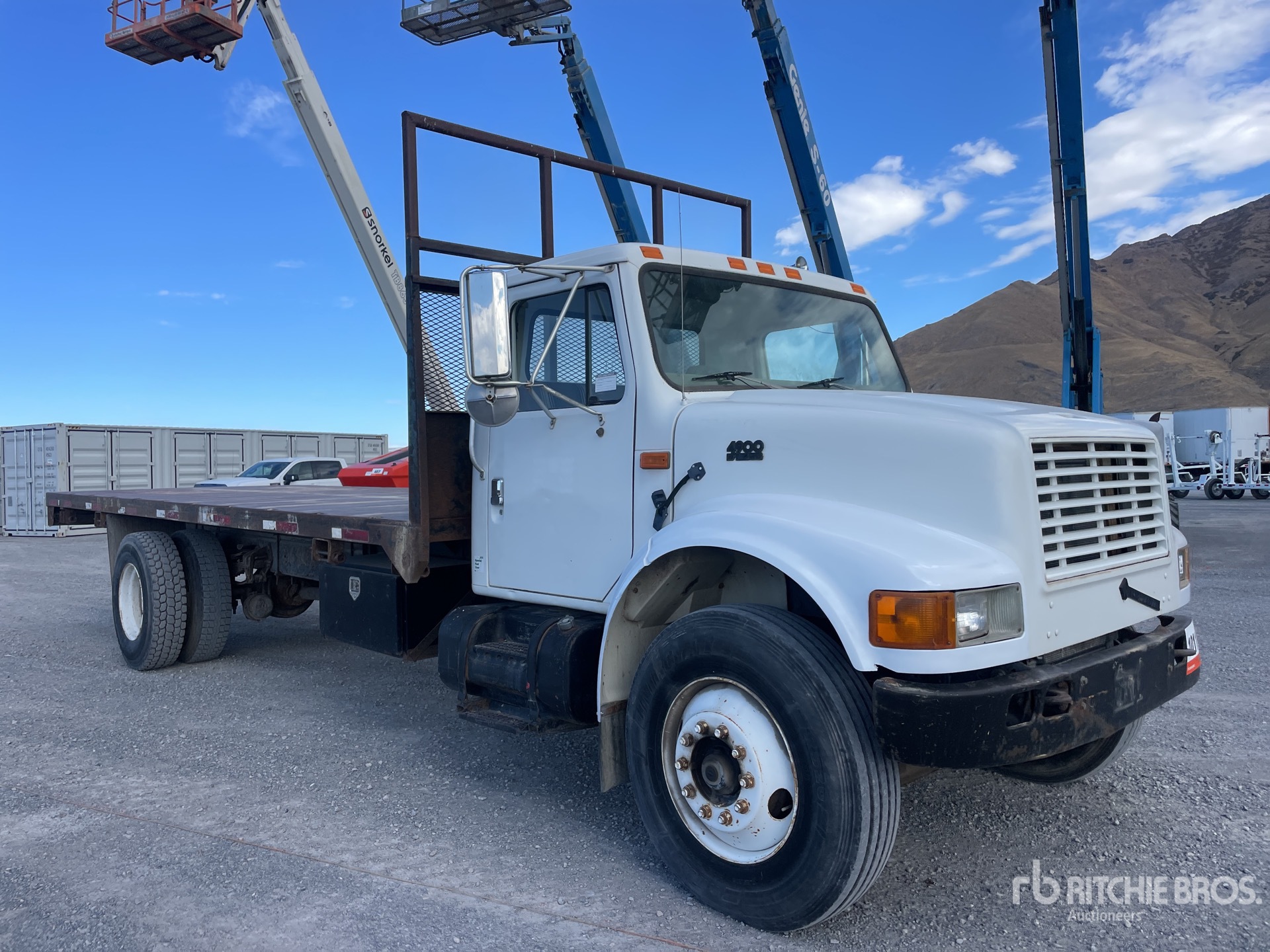 General Appearance with Picture, Right Front Corner