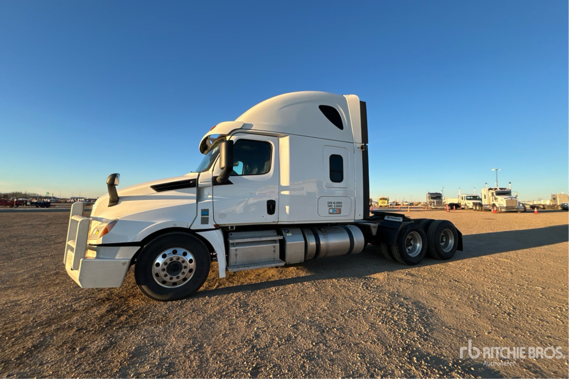 General Appearance with Foto, angolo anteriore sinistro