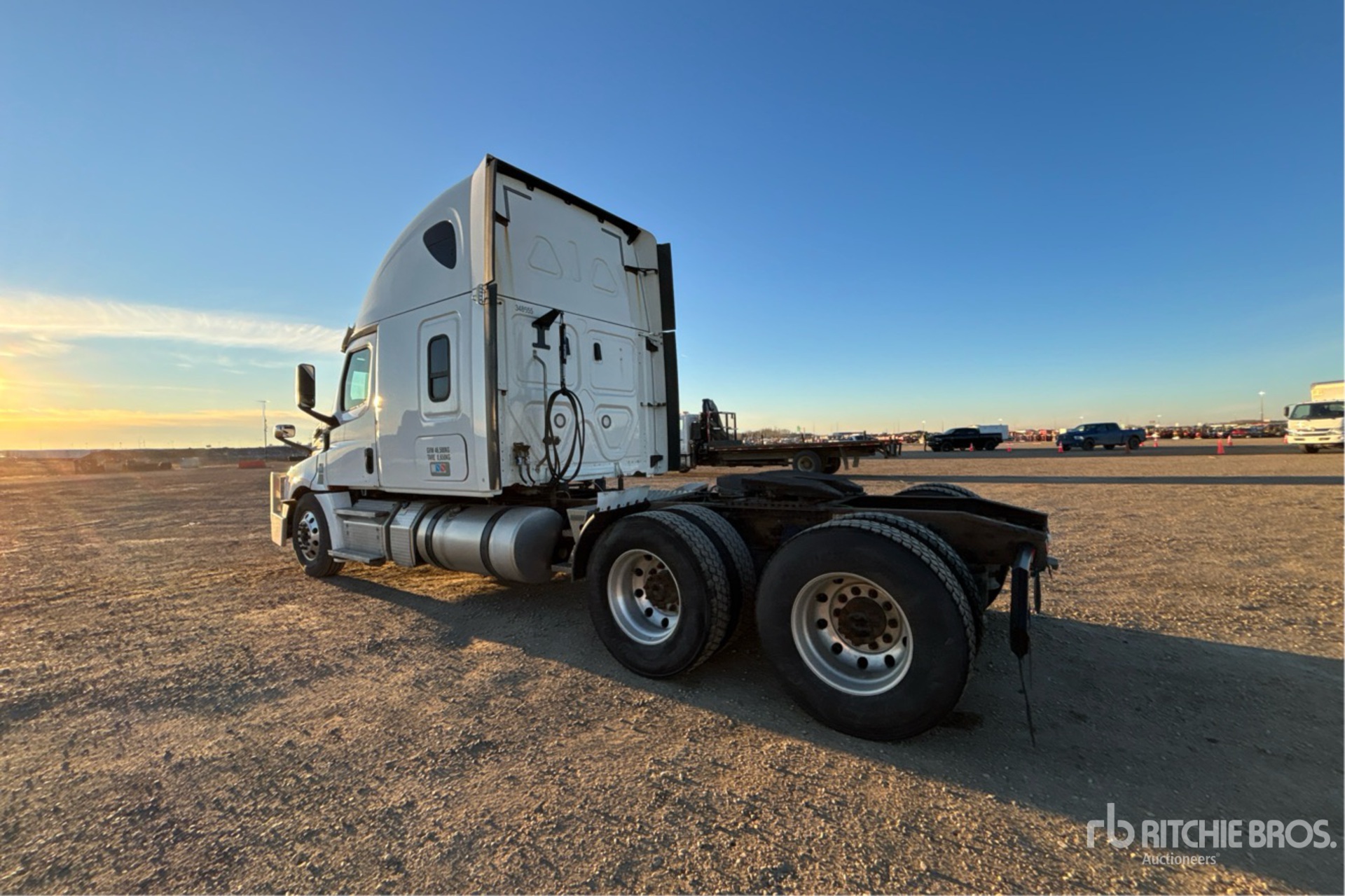 General Appearance with Foto, angolo posteriore sinistro