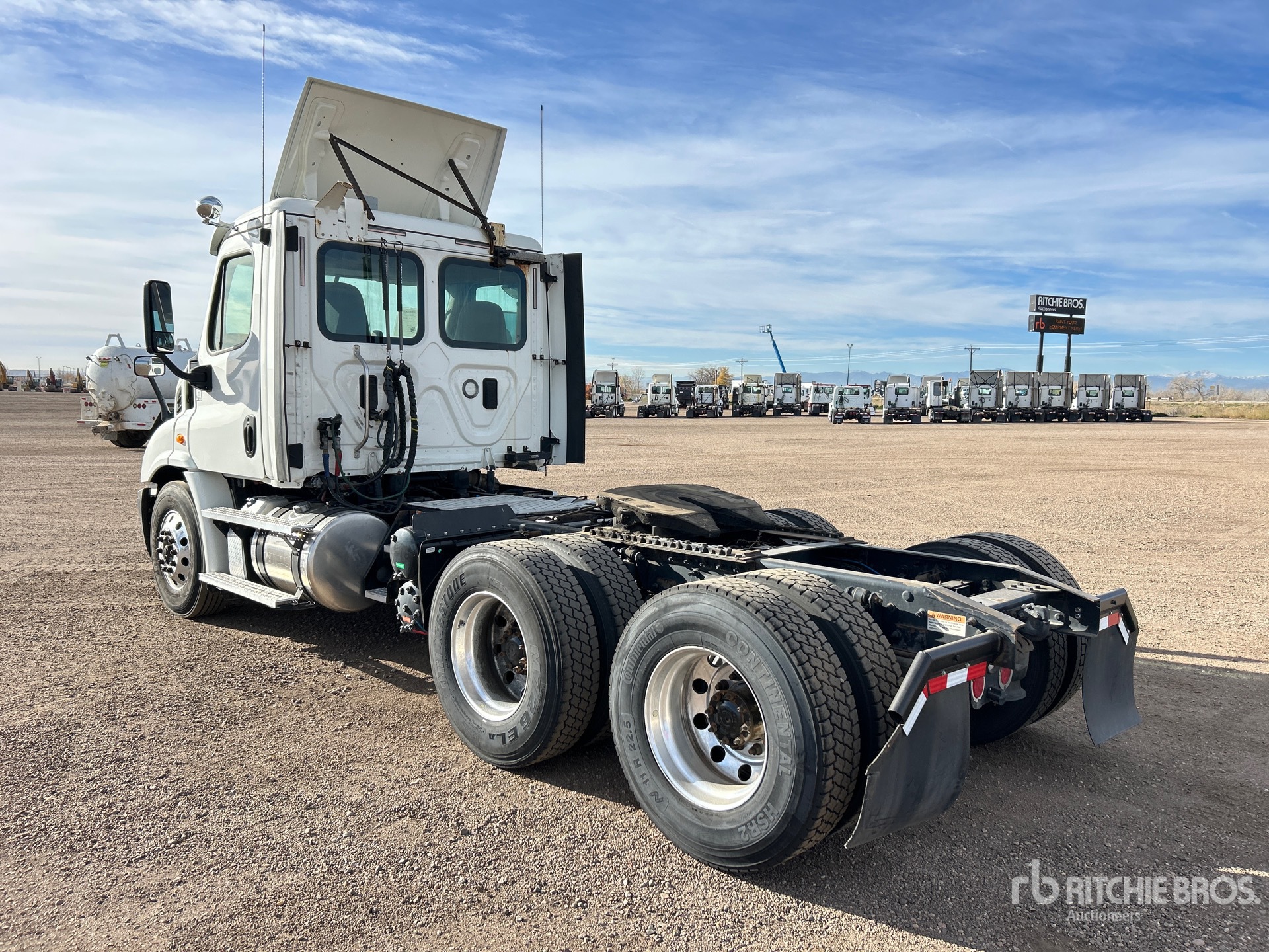 General Appearance with Bild, Ecke hinten links