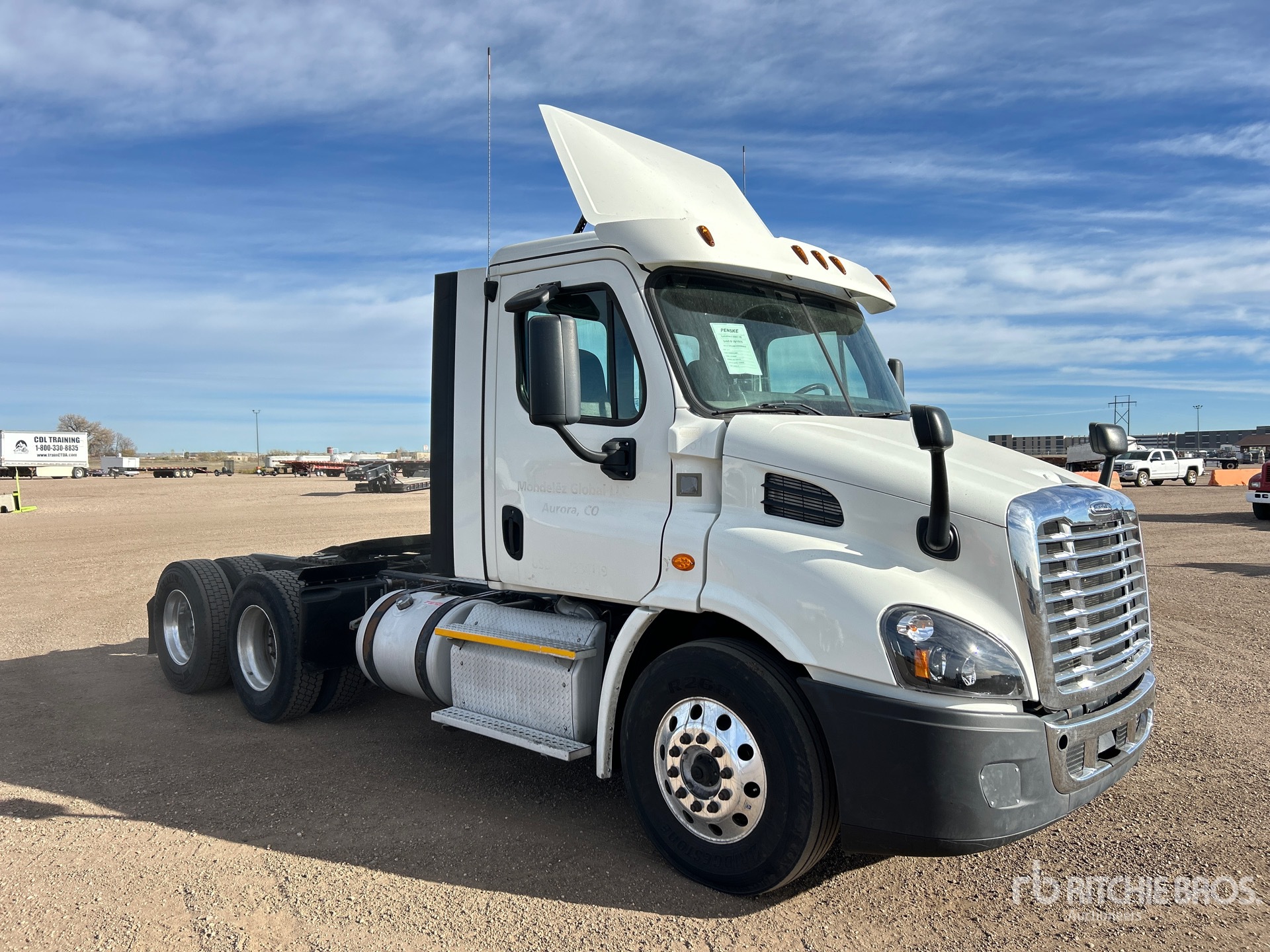 General Appearance with Bild, Ecke vorne rechts