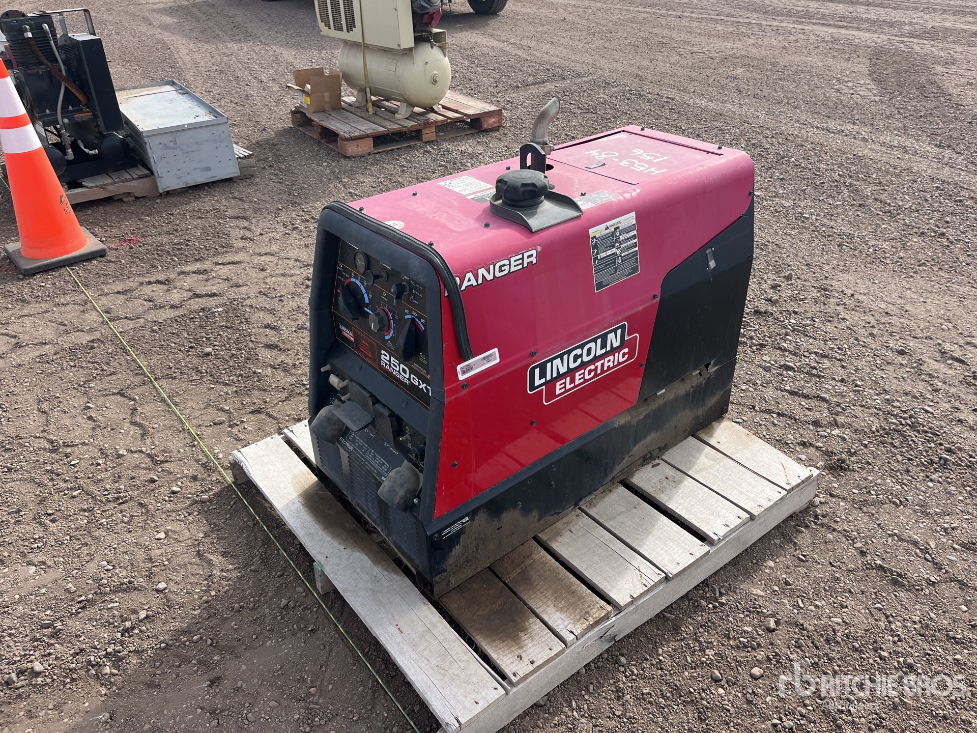 General Appearance with Bild, Ecke vorne links