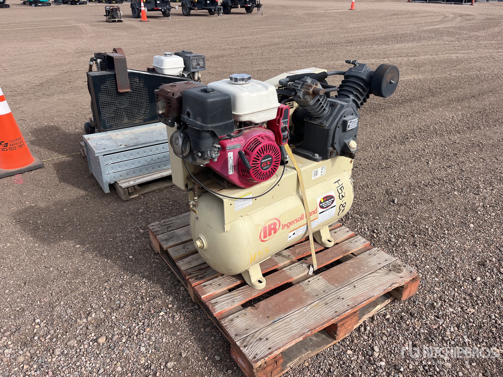 General Appearance with Image, coin avant droit