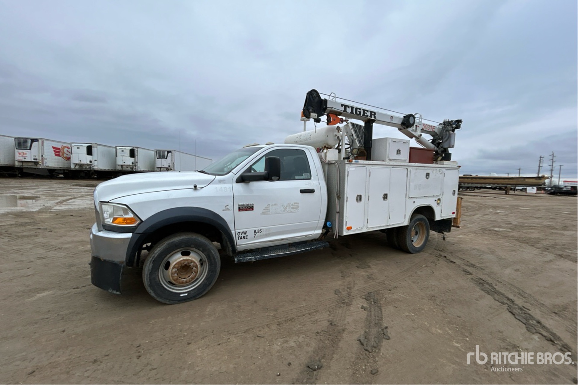 General Appearance with Picture, Left Front Corner