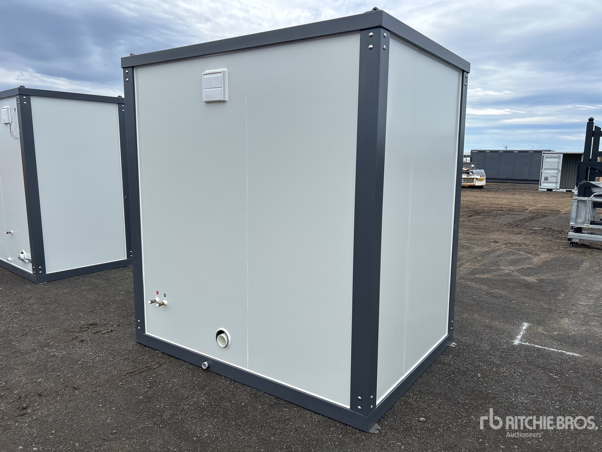 General Appearance with Bild, Ecke hinten rechts