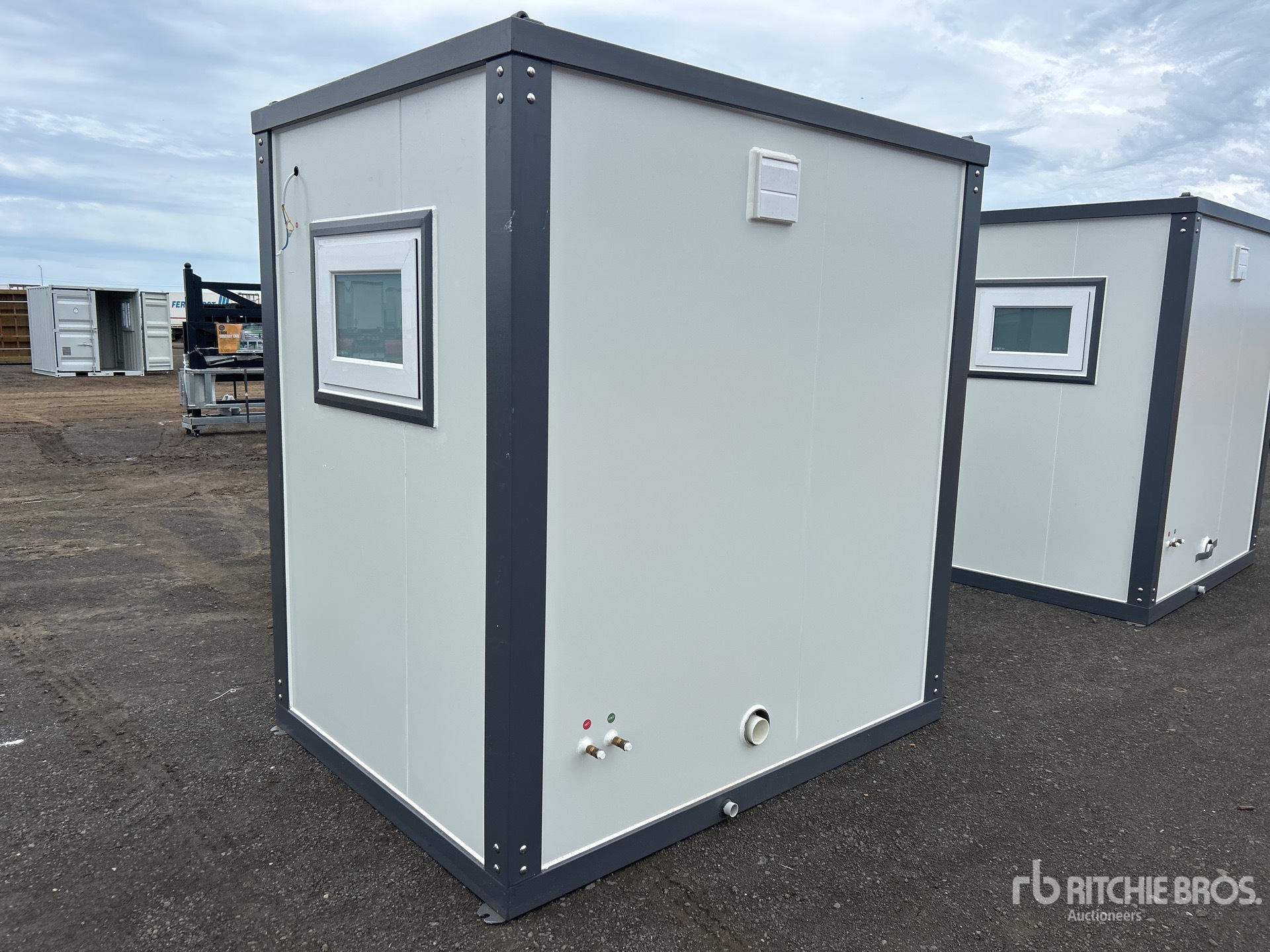 General Appearance with Bild, Ecke hinten links