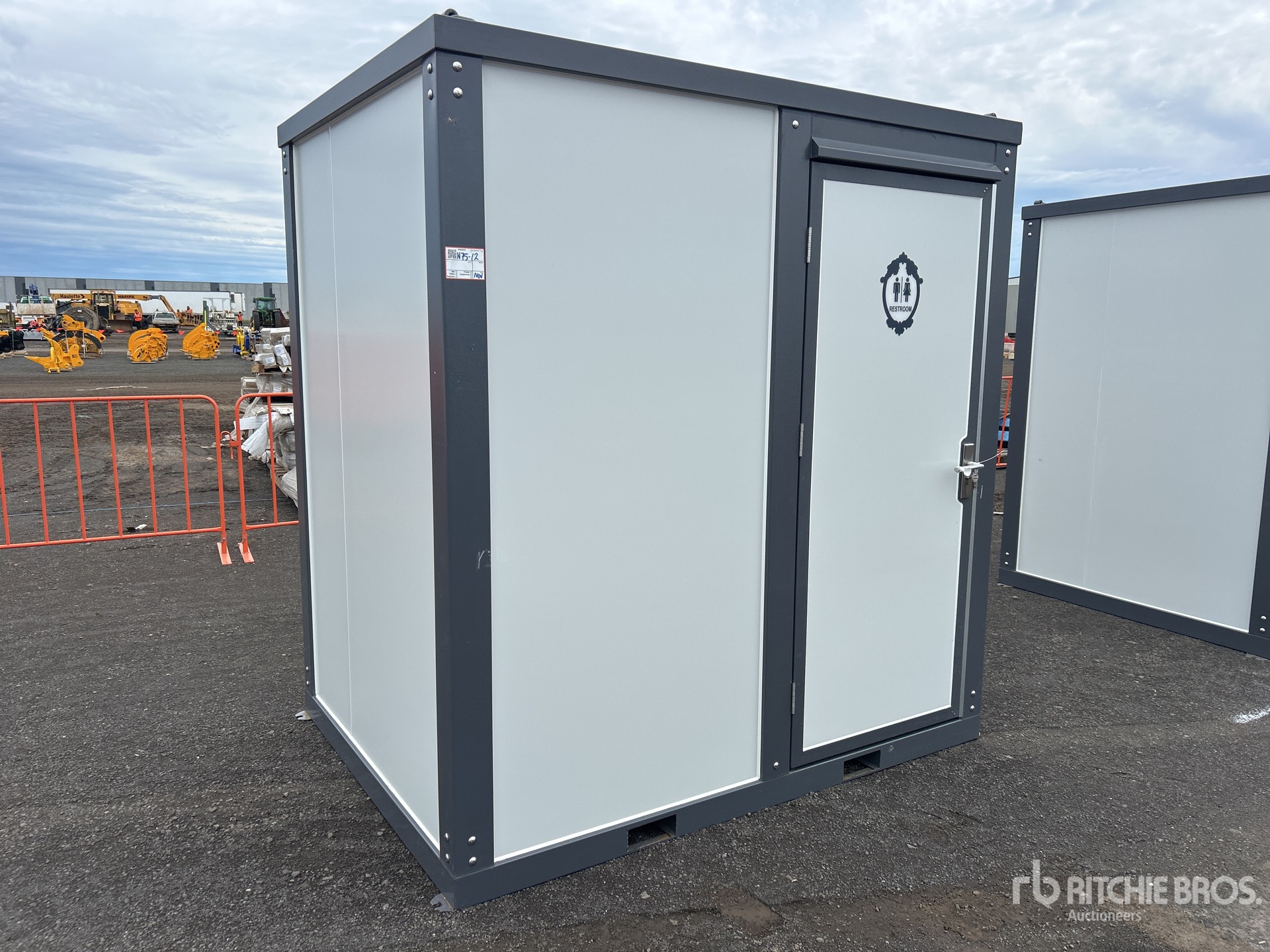 General Appearance with Bild, Ecke vorne rechts