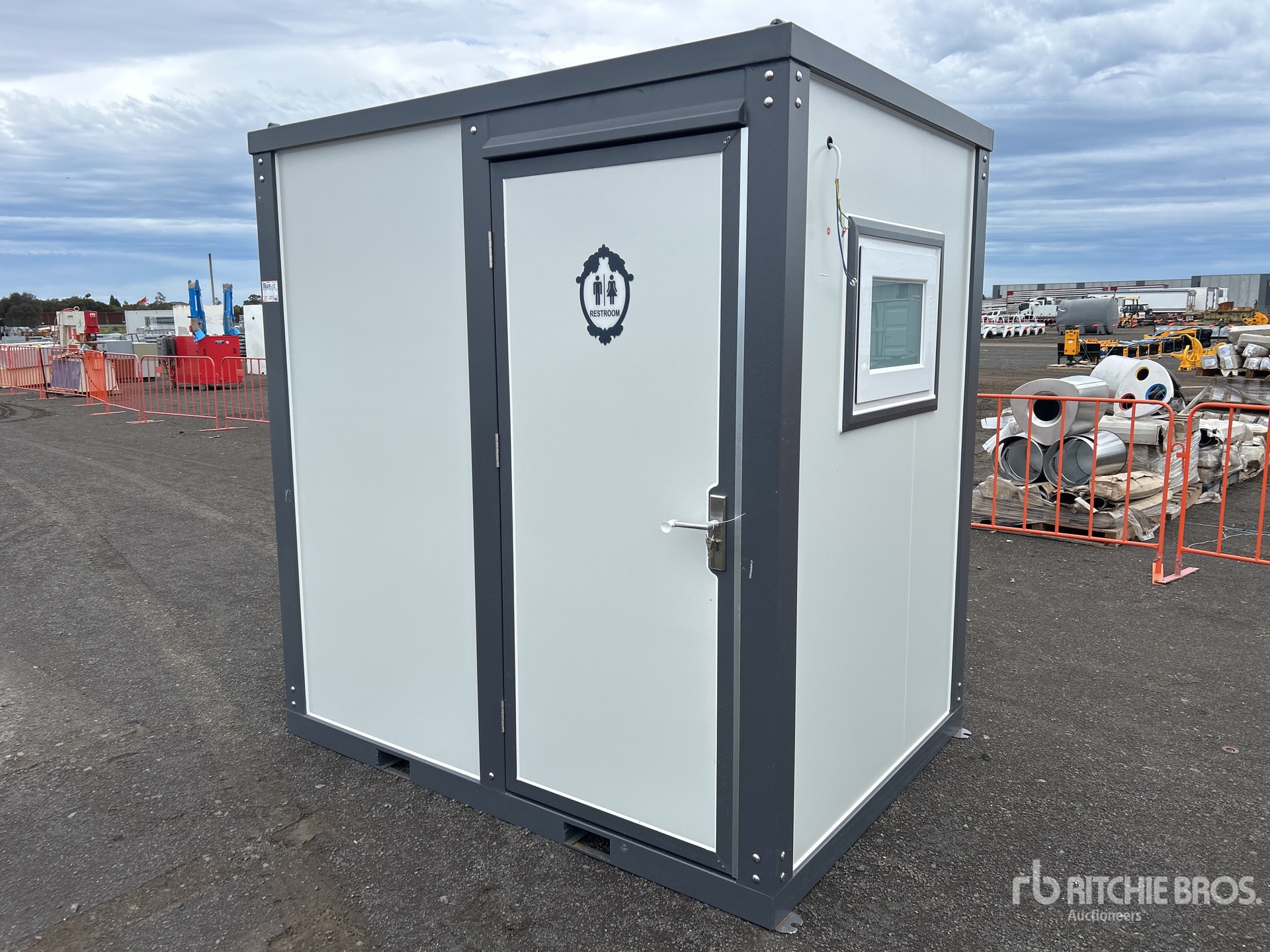 General Appearance with Bild, Ecke vorne links