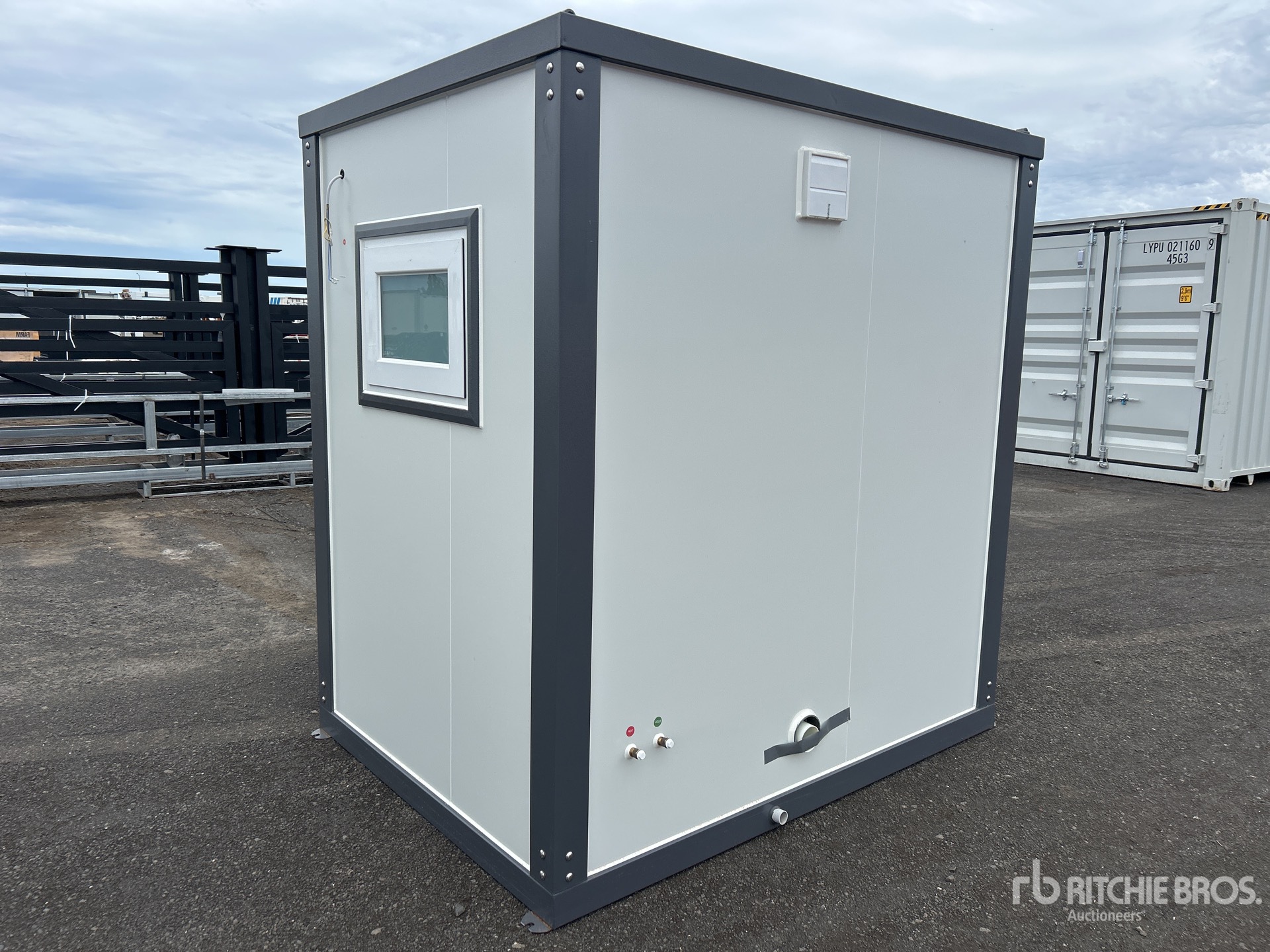 General Appearance with Bild, Ecke hinten links