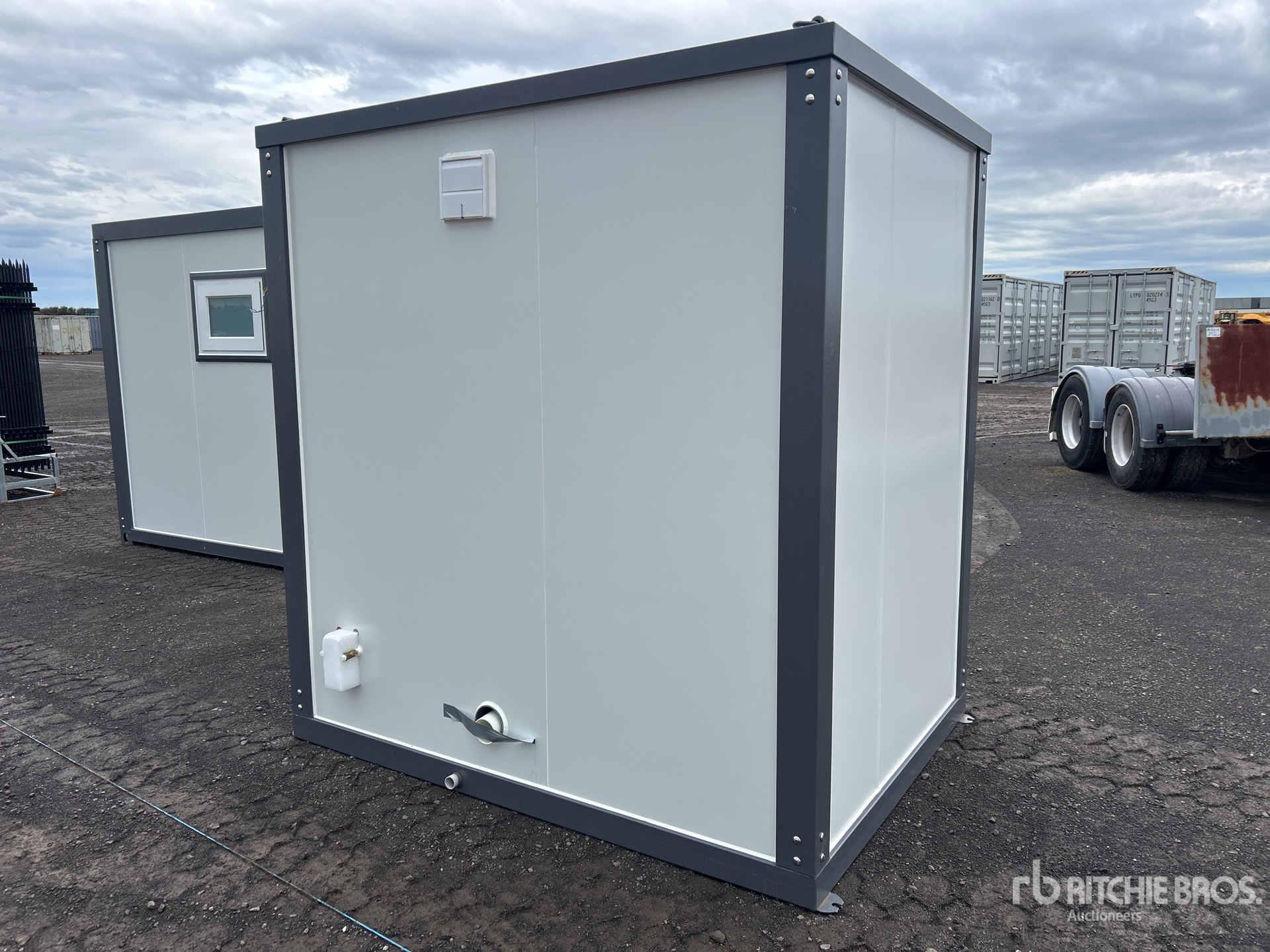 General Appearance with Bild, Ecke hinten rechts