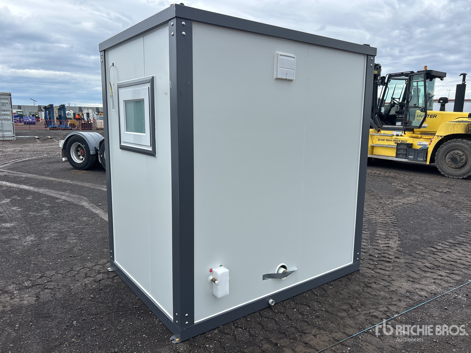 General Appearance with Bild, Ecke hinten links