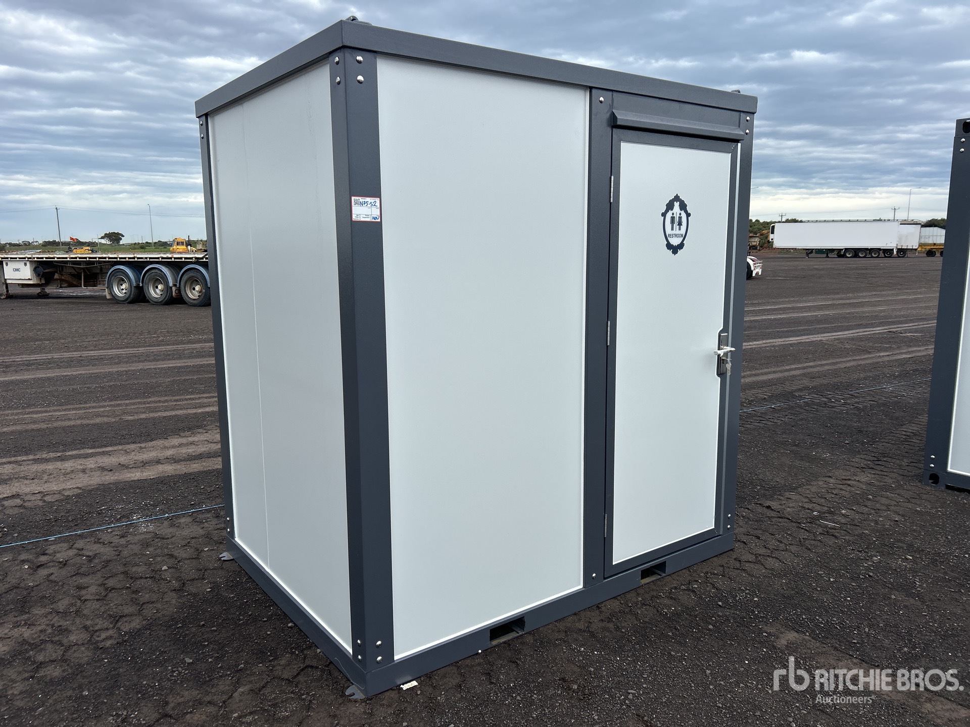 General Appearance with Bild, Ecke vorne rechts