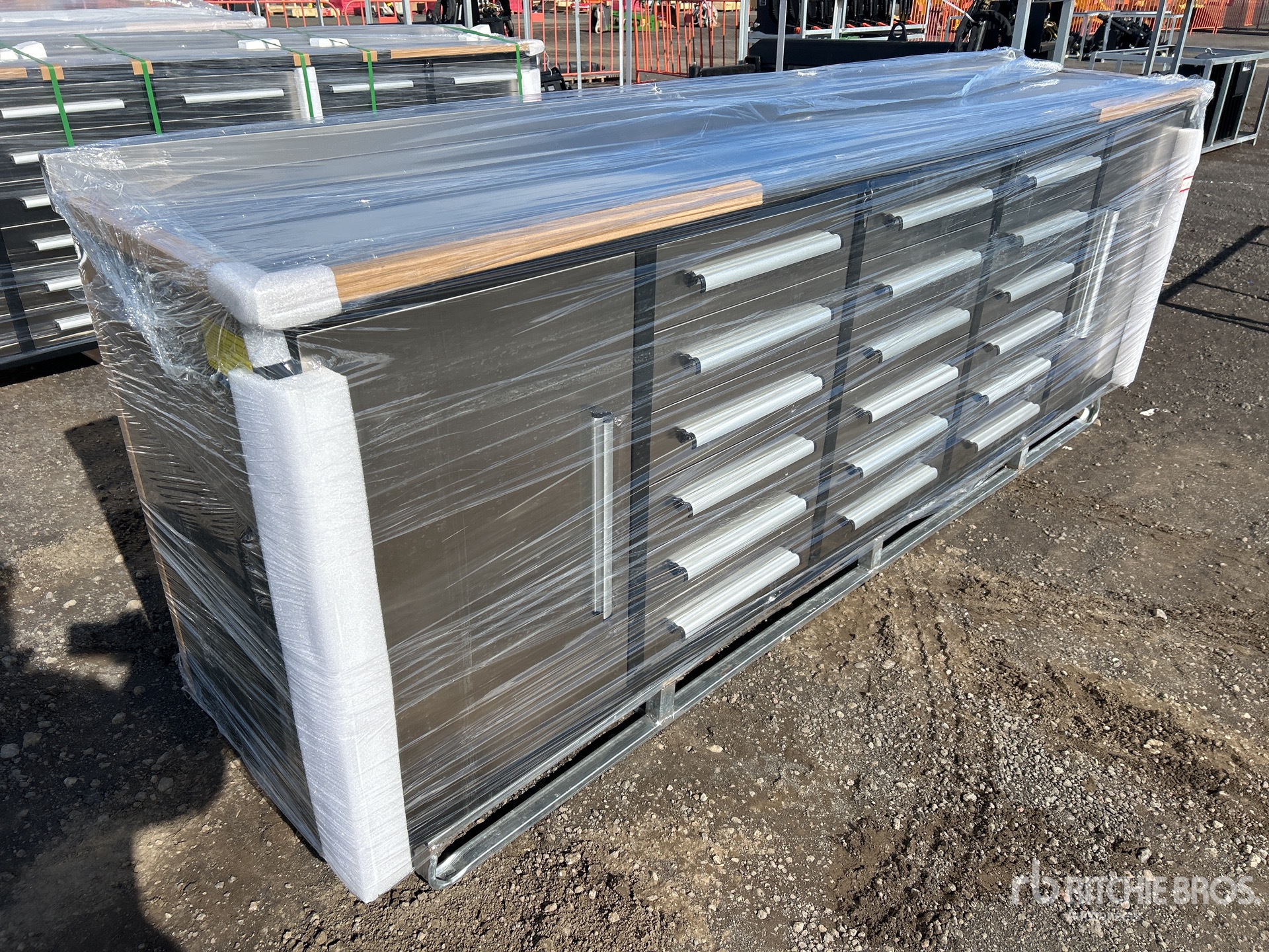 General Appearance with Bild, Ecke vorne rechts