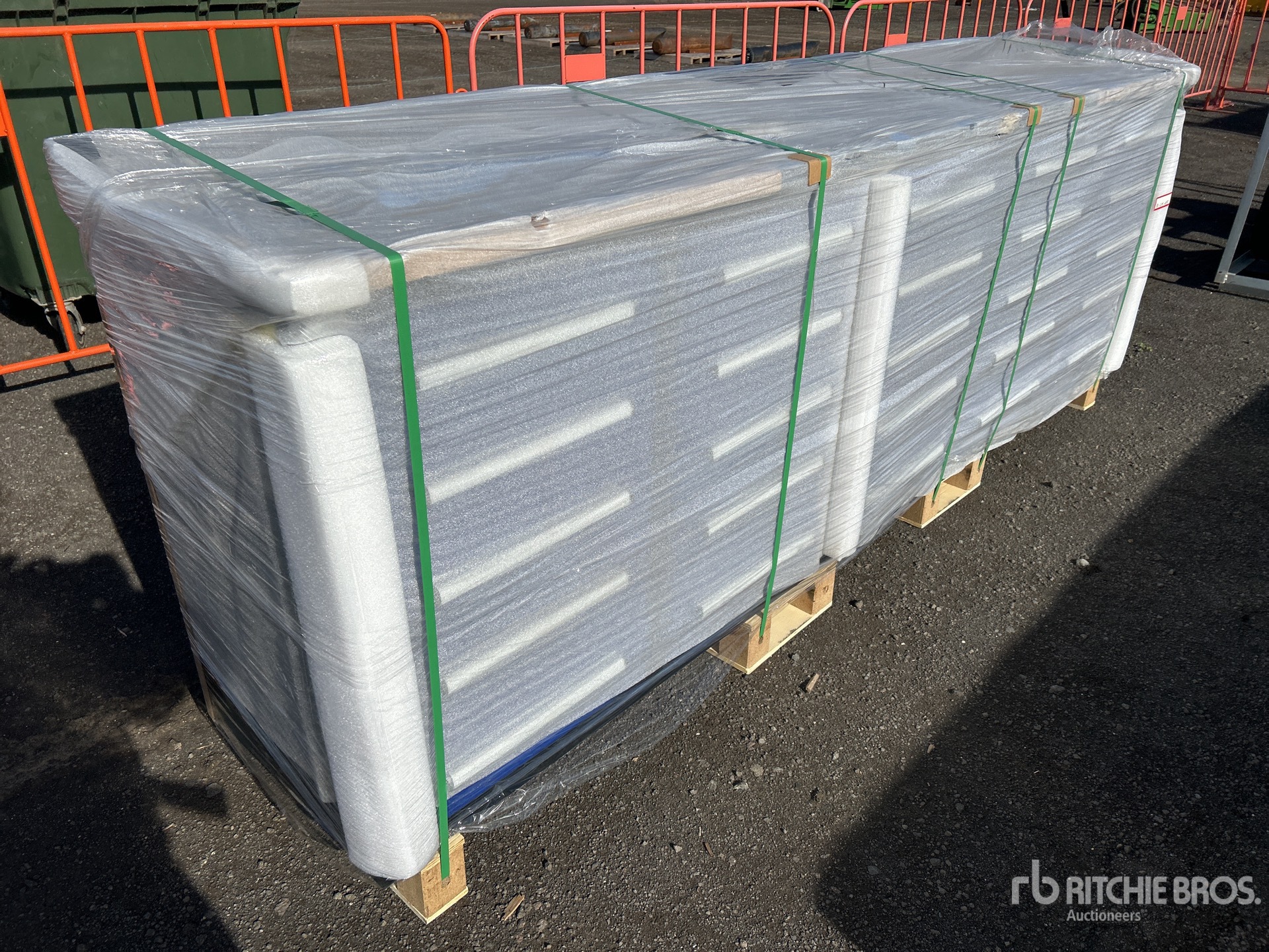 General Appearance with Bild, Ecke vorne rechts