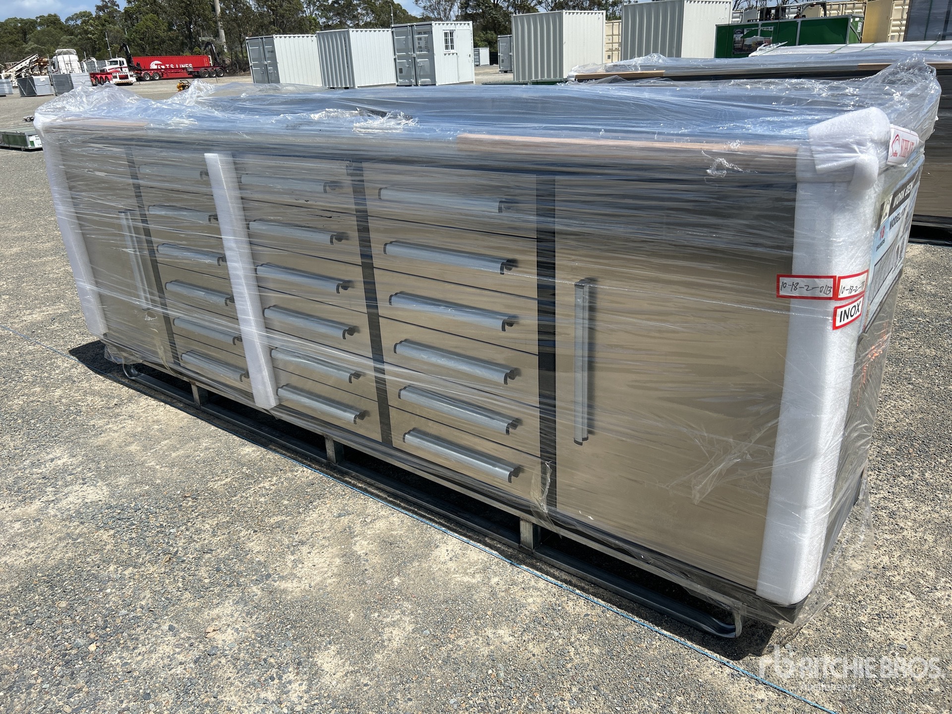 General Appearance with Bild, Ecke vorne links