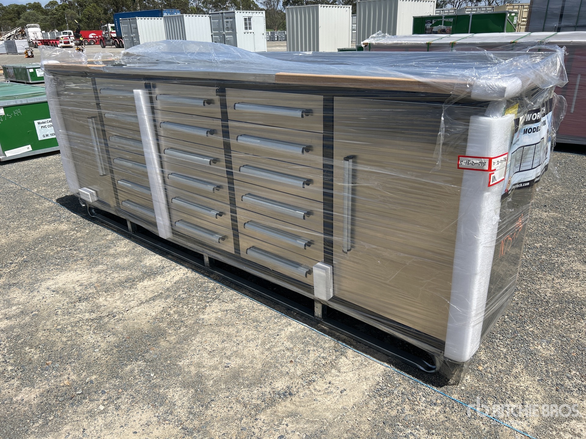 General Appearance with Bild, Ecke vorne links