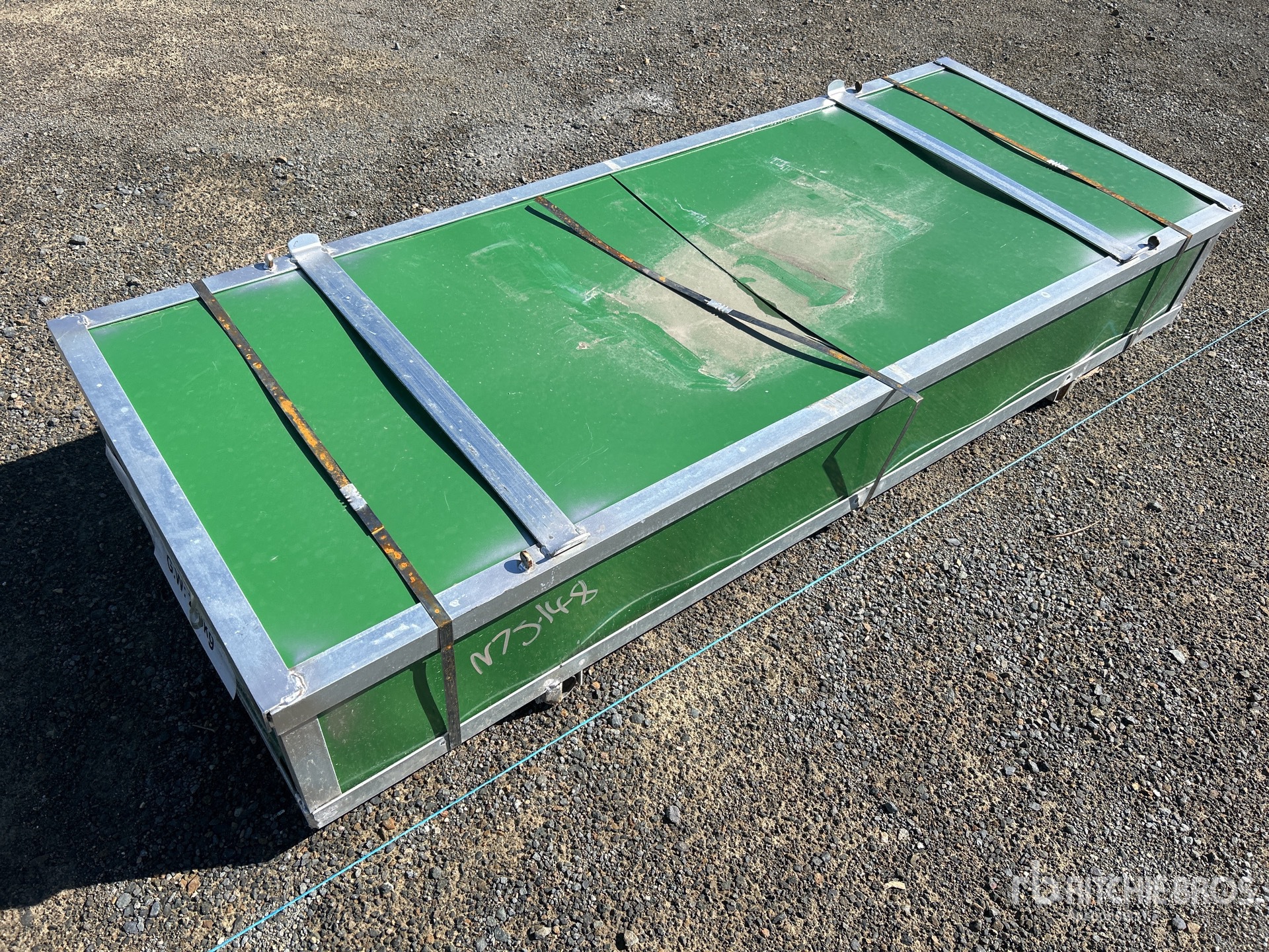 General Appearance with Image, coin avant droit