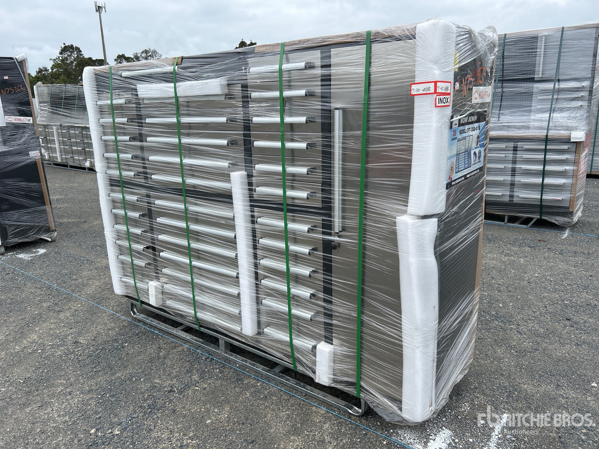 General Appearance with Bild, Ecke vorne links