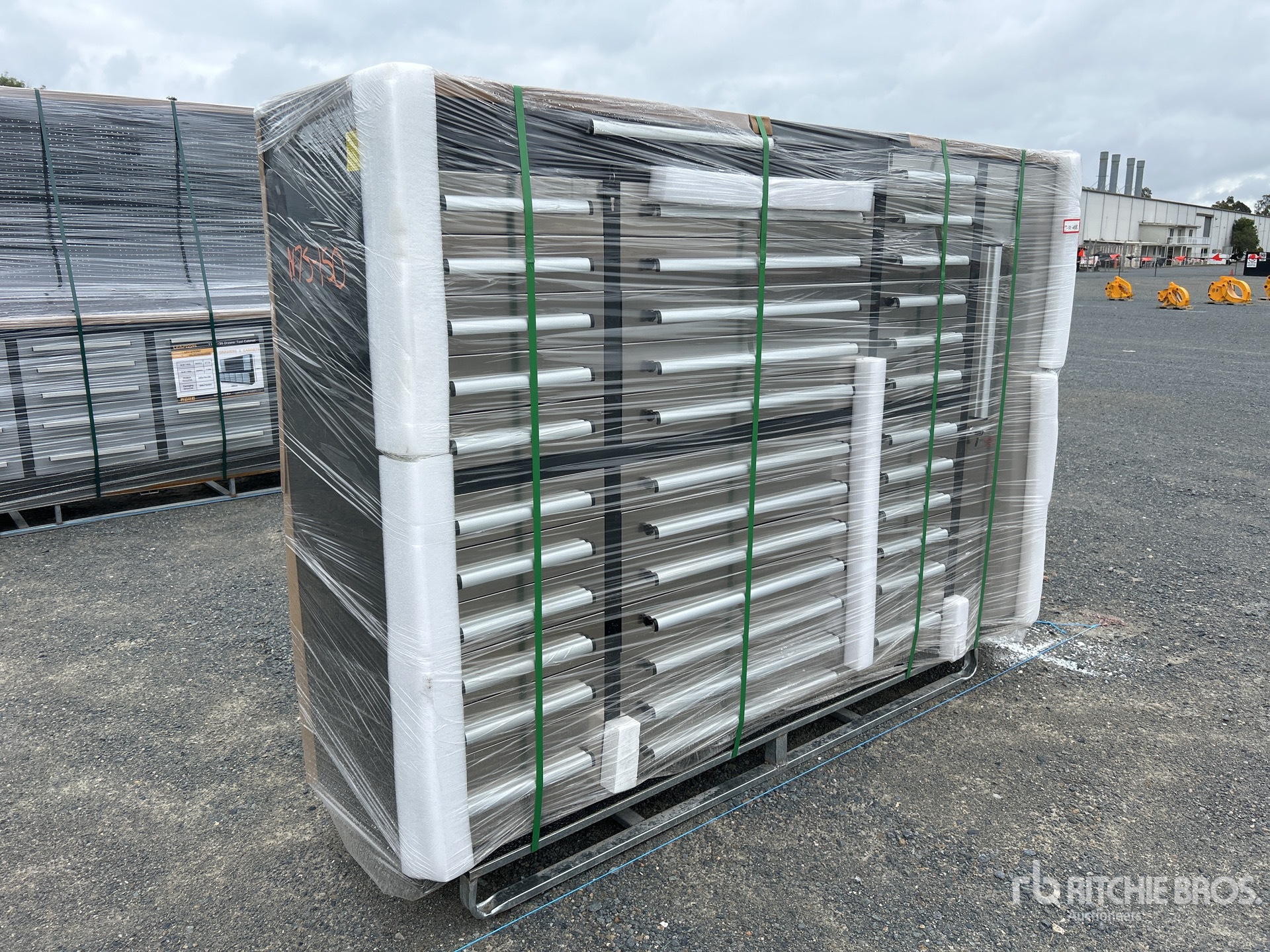 General Appearance with Bild, Ecke vorne rechts