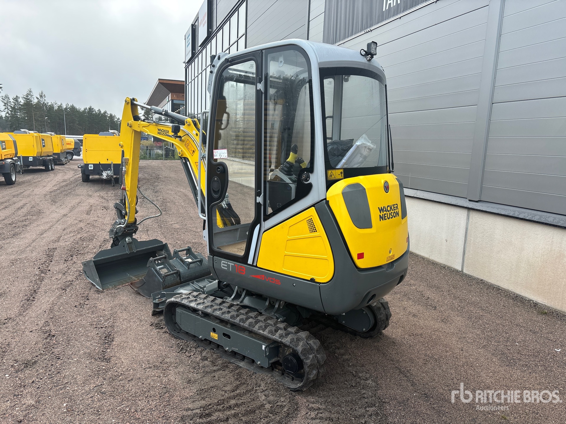 General Appearance with Picture, Left Rear Corner