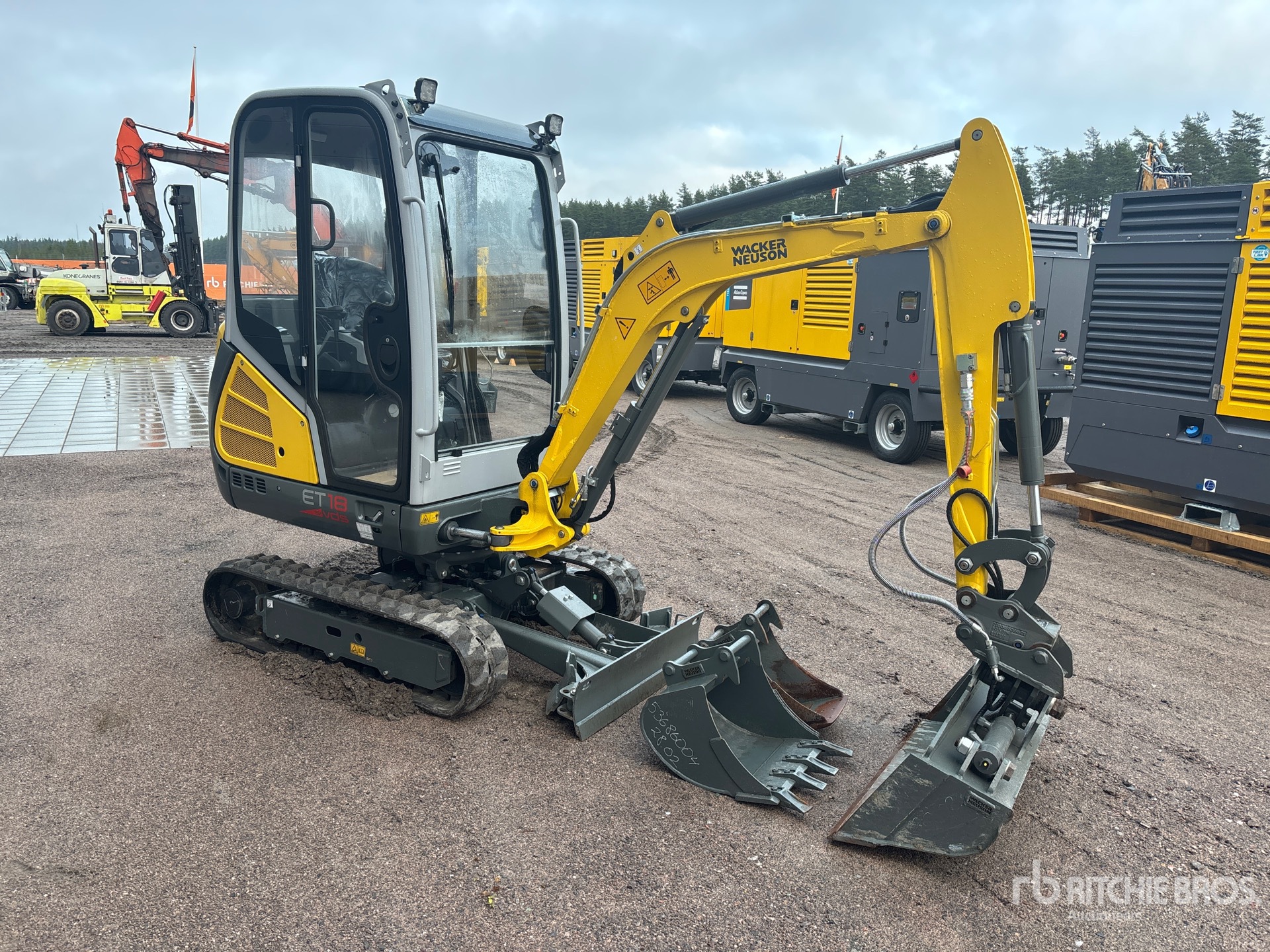 General Appearance with Picture, Right Front Corner