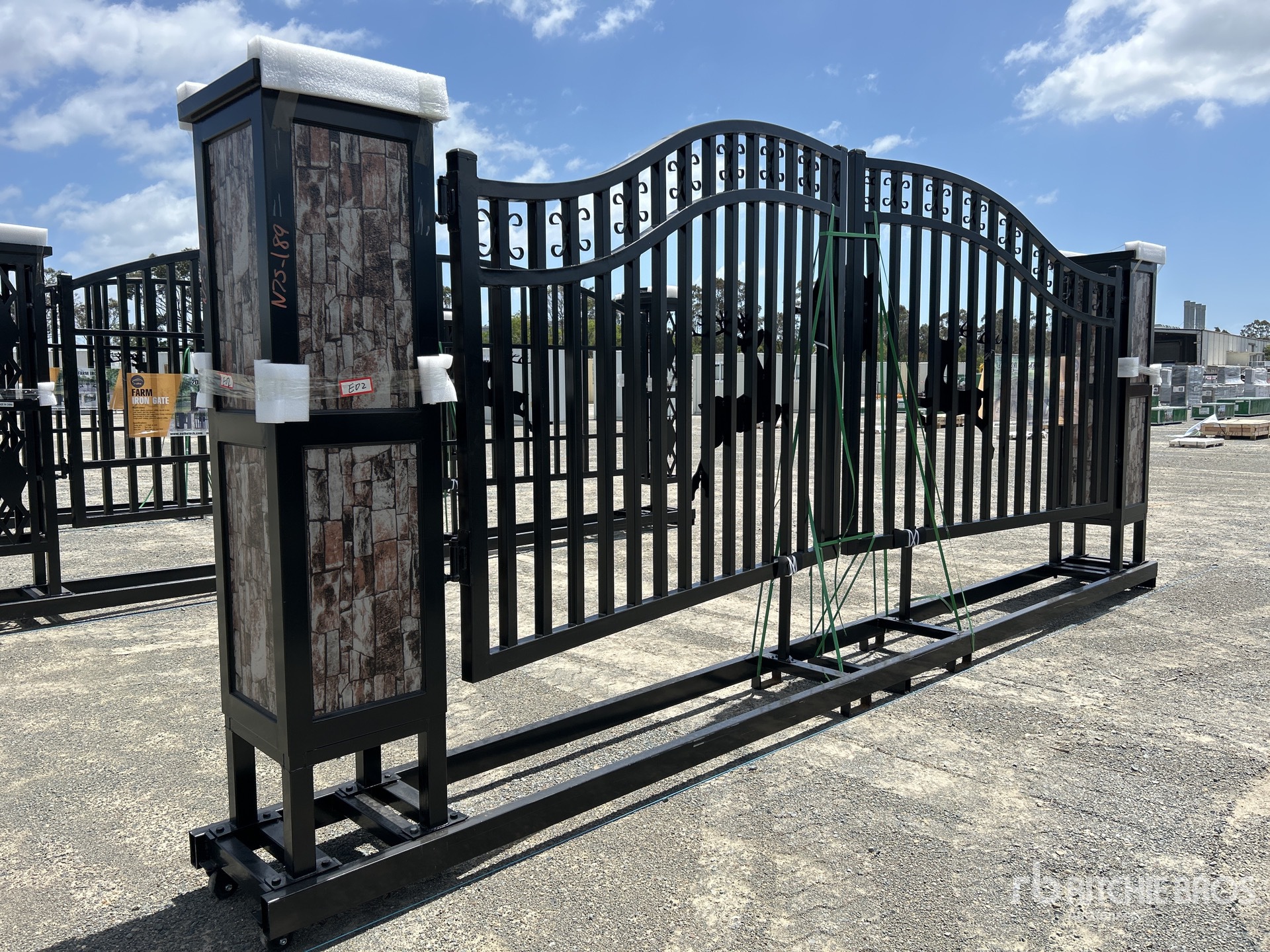 General Appearance with Bild, Ecke hinten links