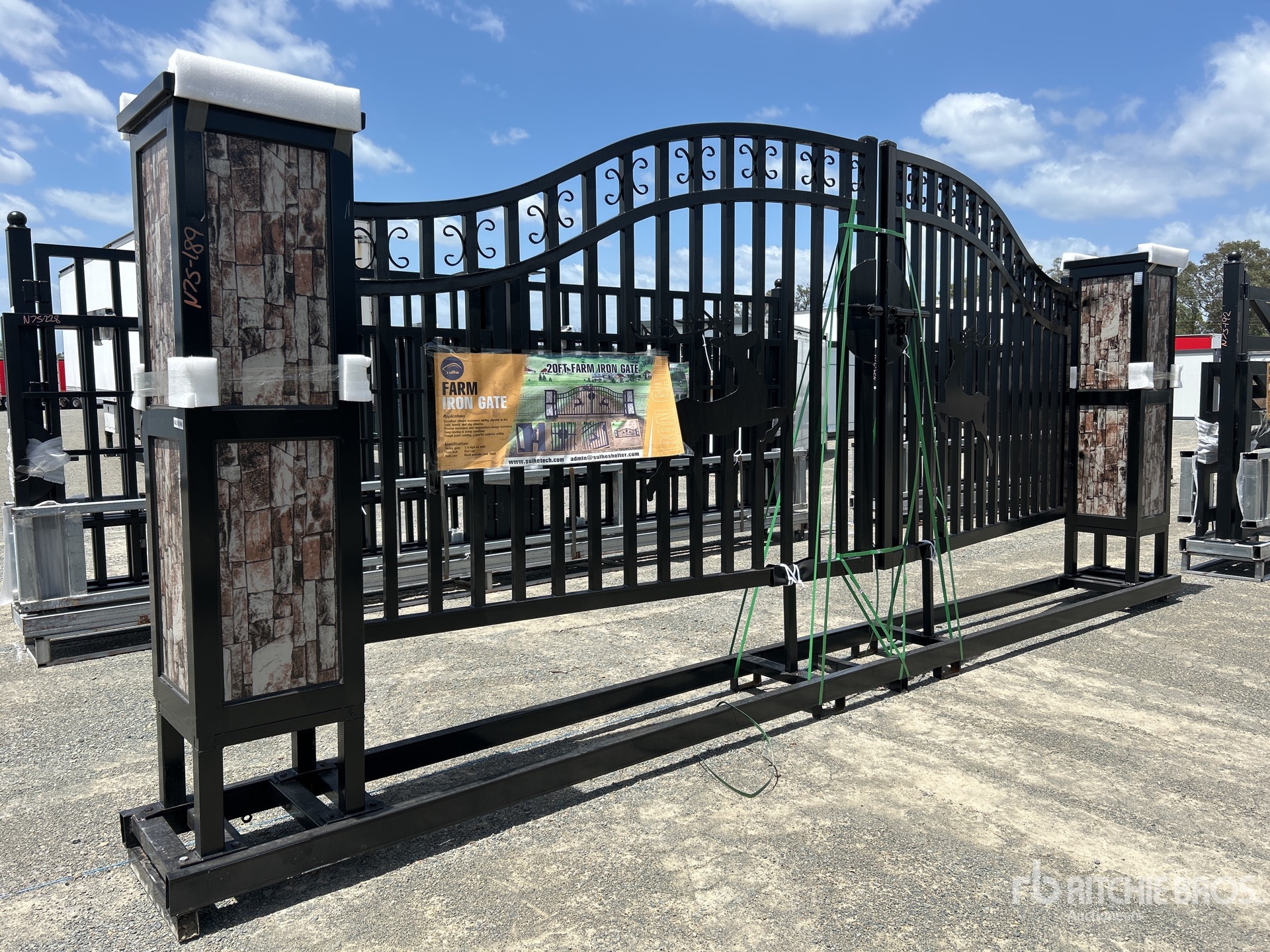 General Appearance with Bild, Ecke vorne rechts