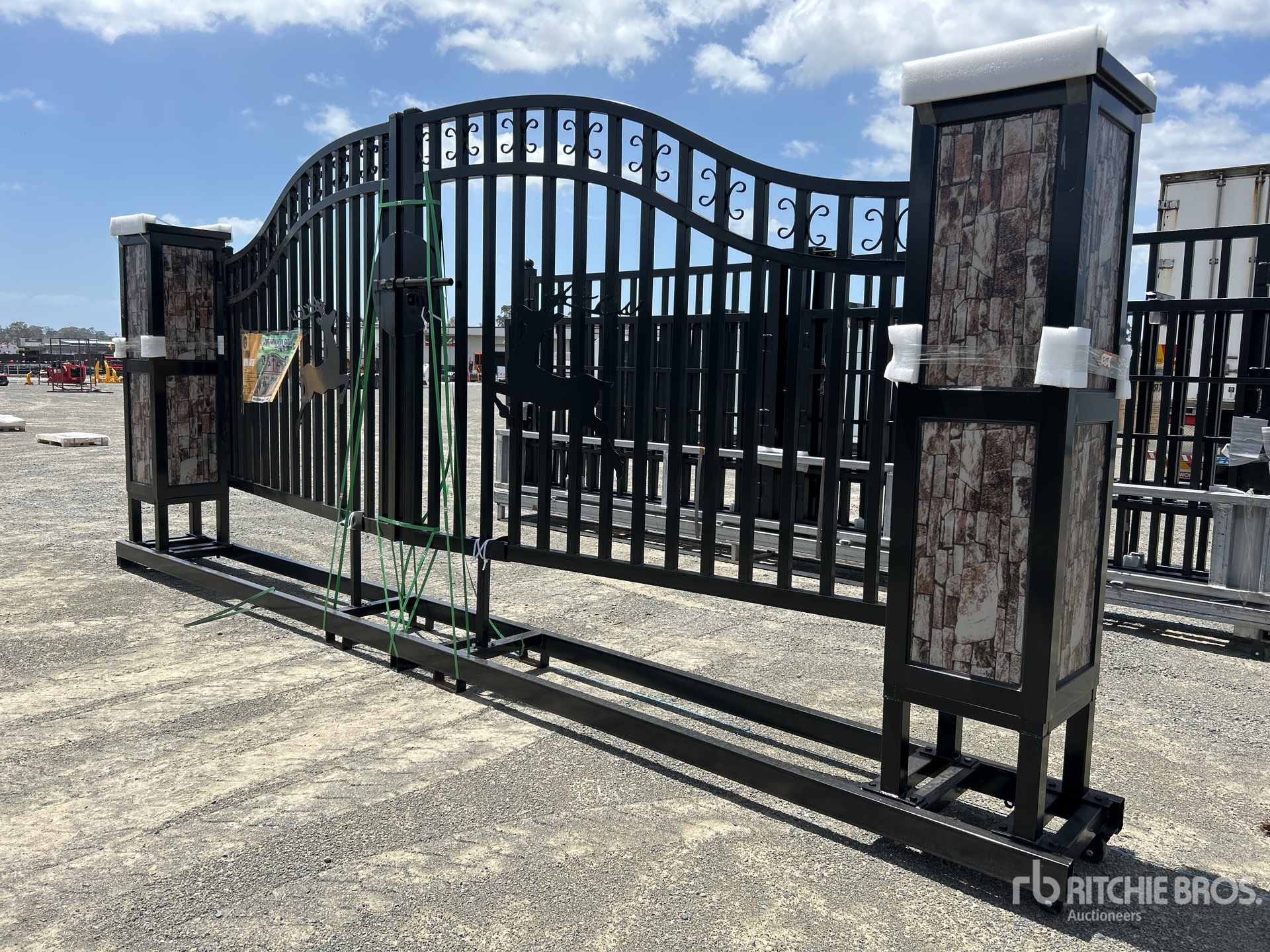 General Appearance with Bild, Ecke vorne links