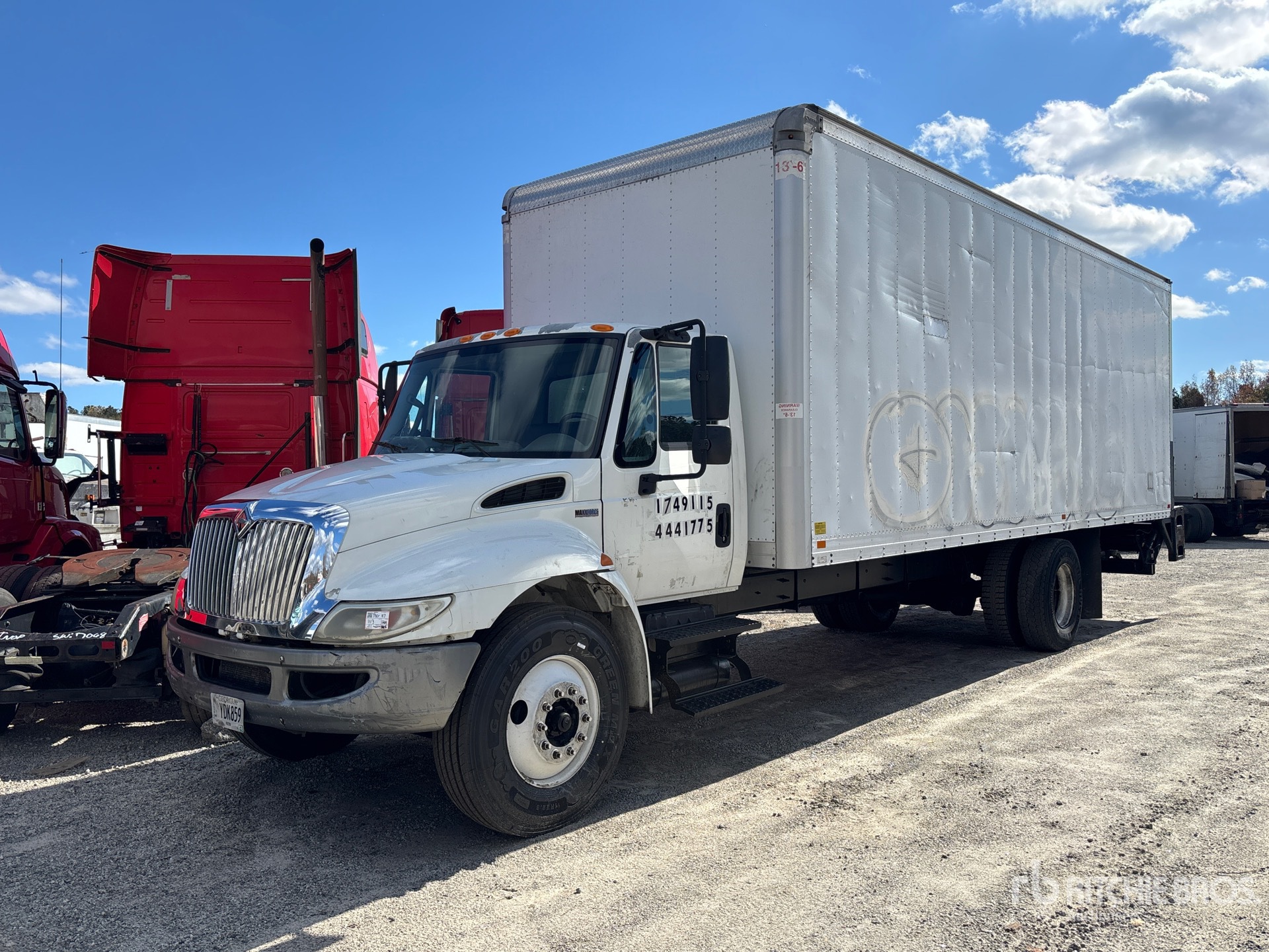 General Appearance with Bild, Ecke vorne links