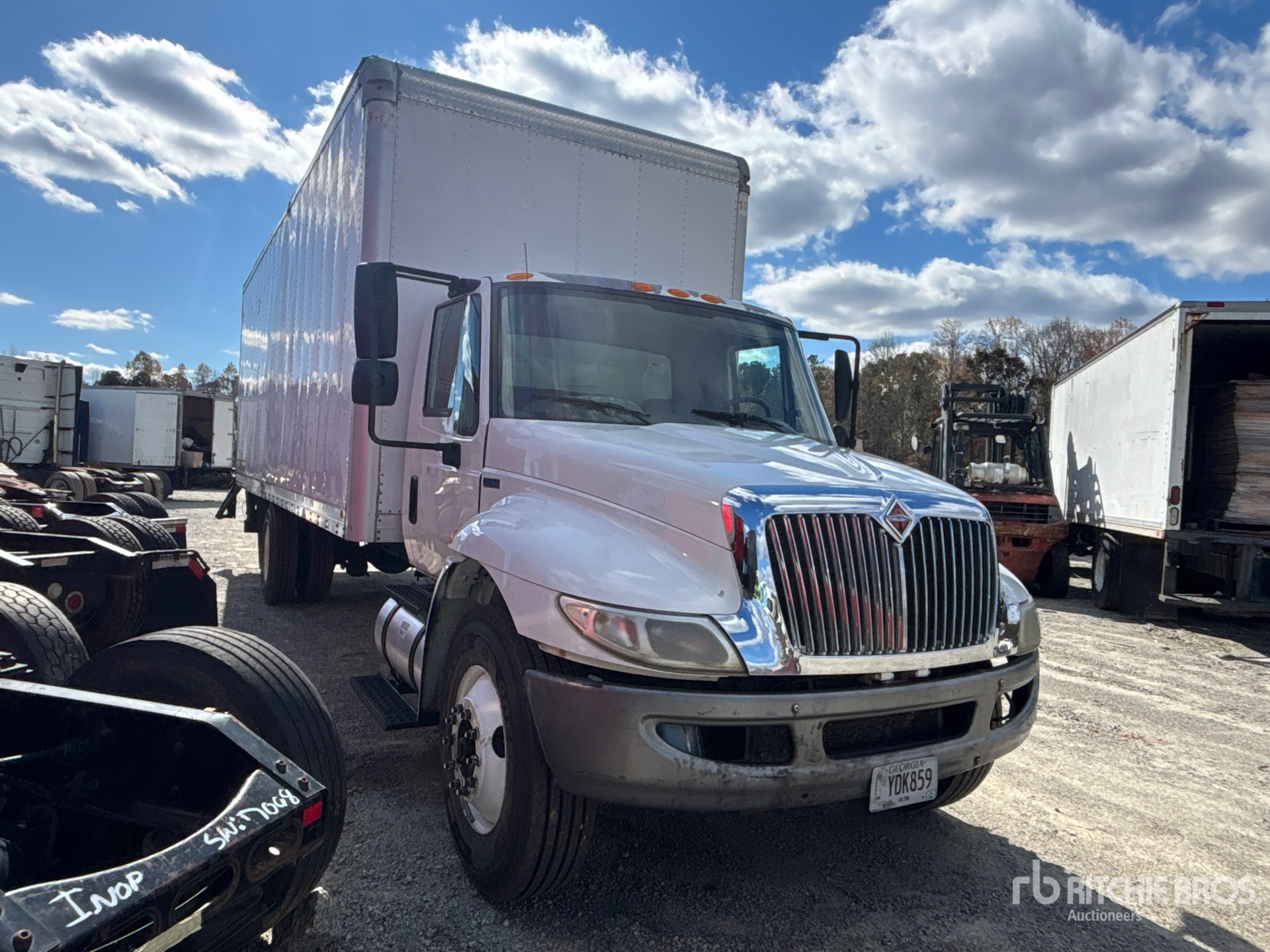 General Appearance with Bild, Ecke vorne rechts