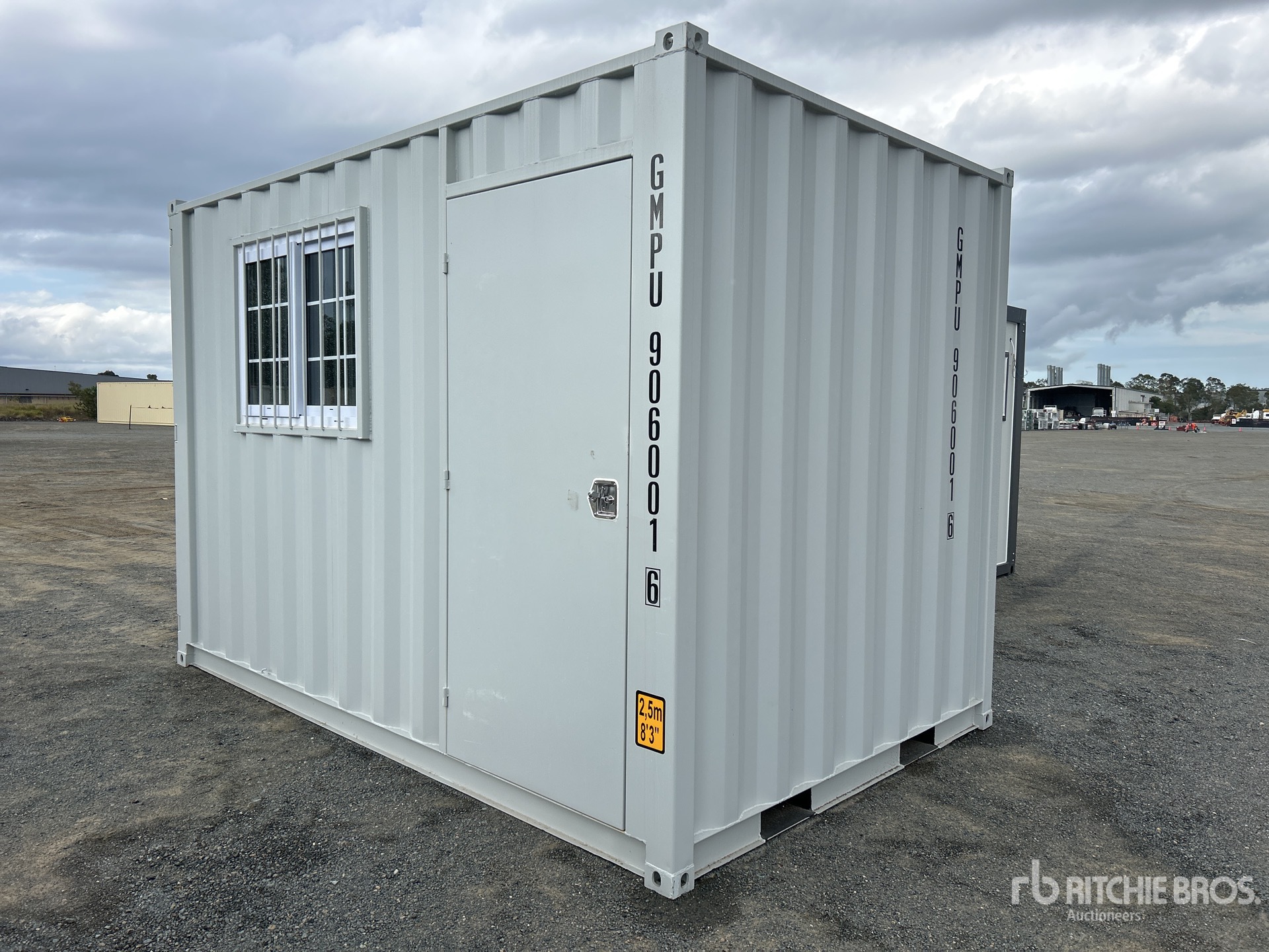 General Appearance with Bild, Ecke hinten links