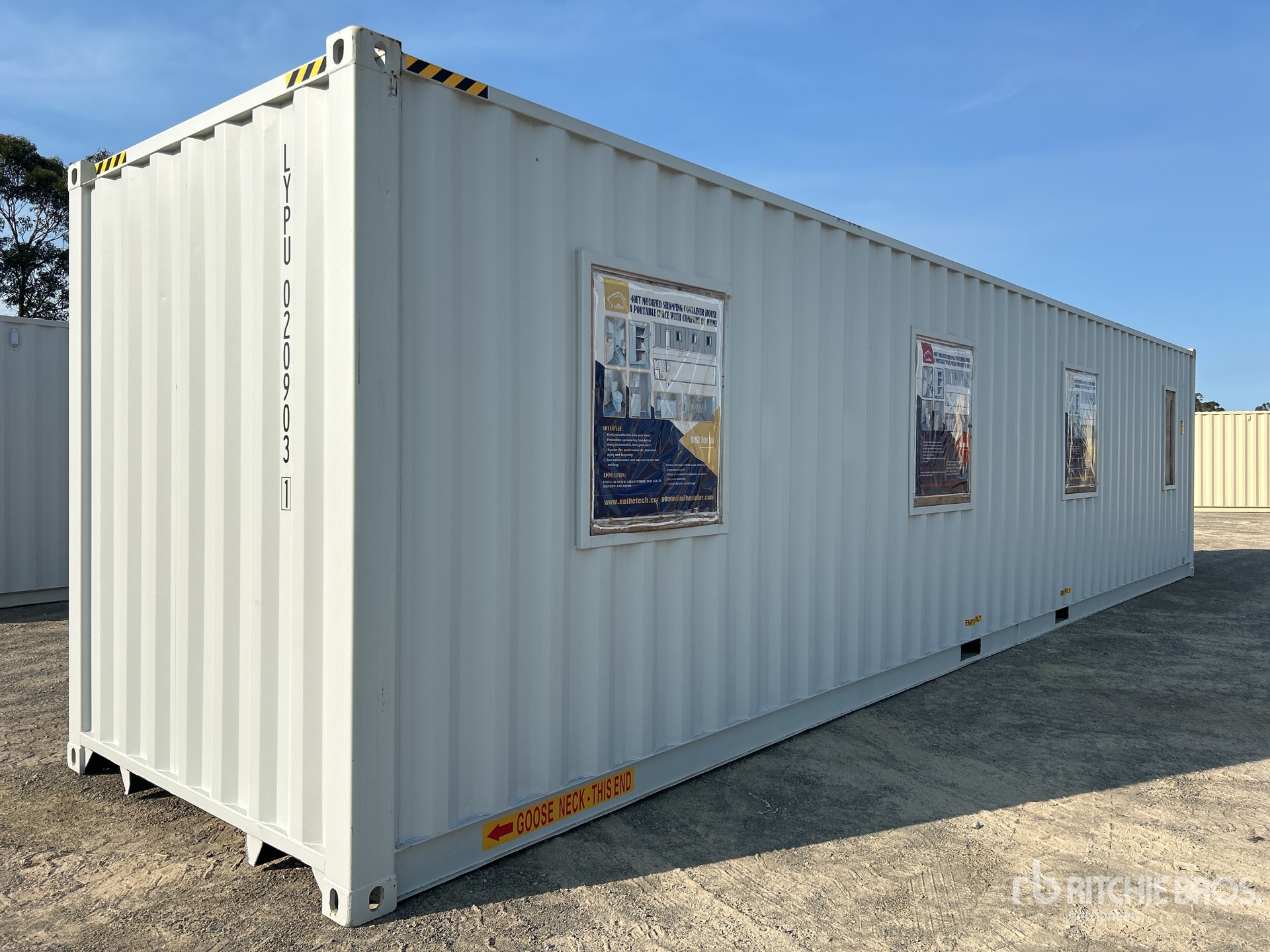 Aspect général with Image, coin arrière droit