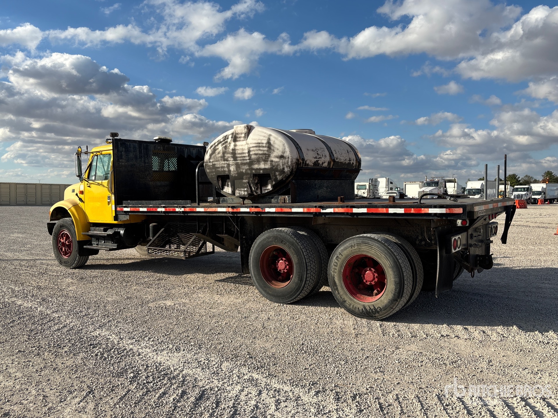 Aspect général with Image, coin arrière gauche