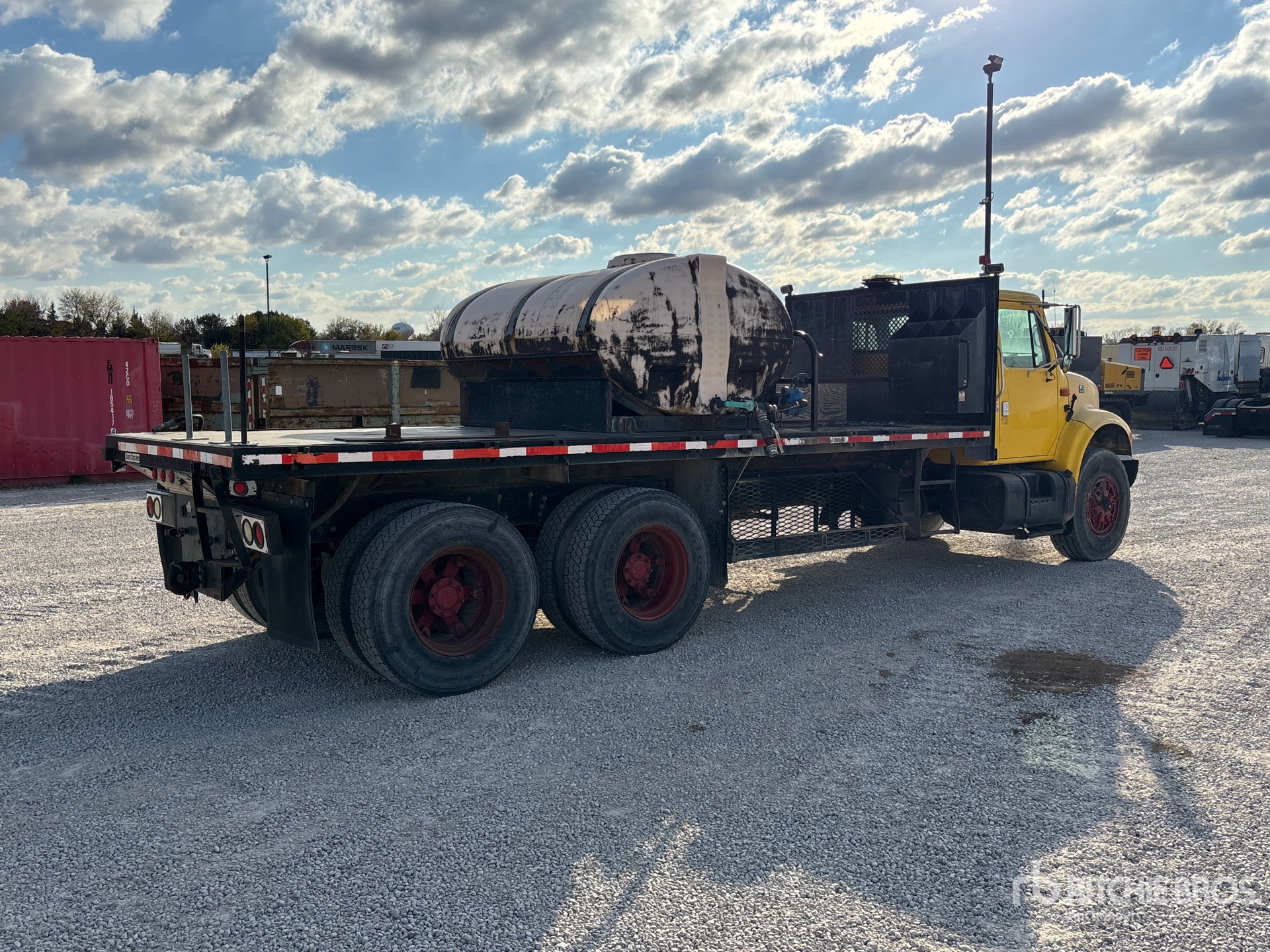 Aspect général with Image, coin arrière droit