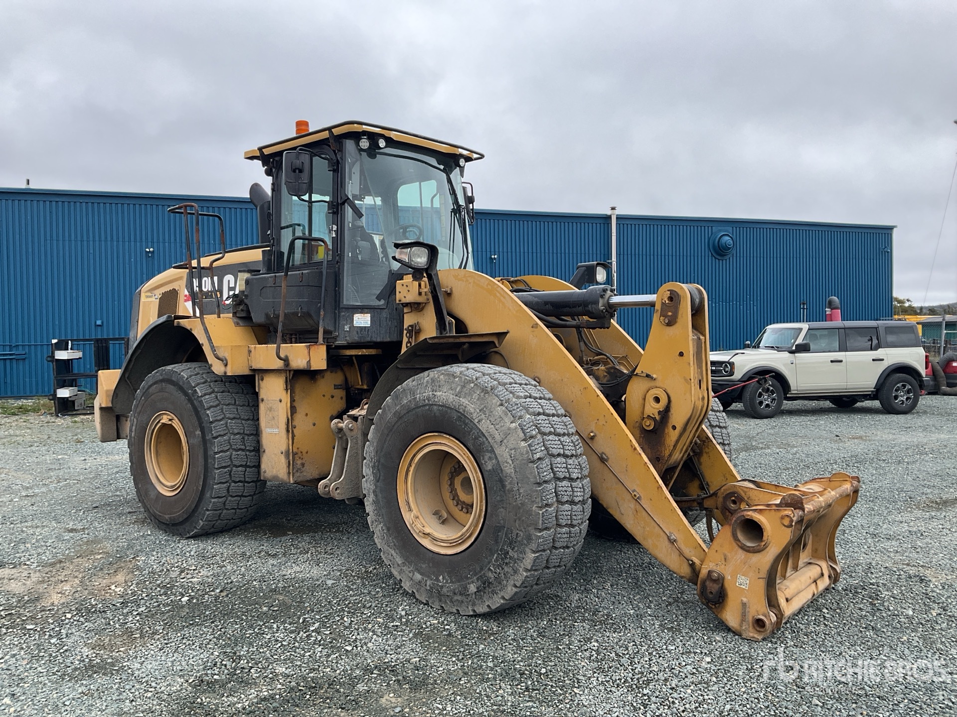 General Appearance with Picture, Right Front Corner