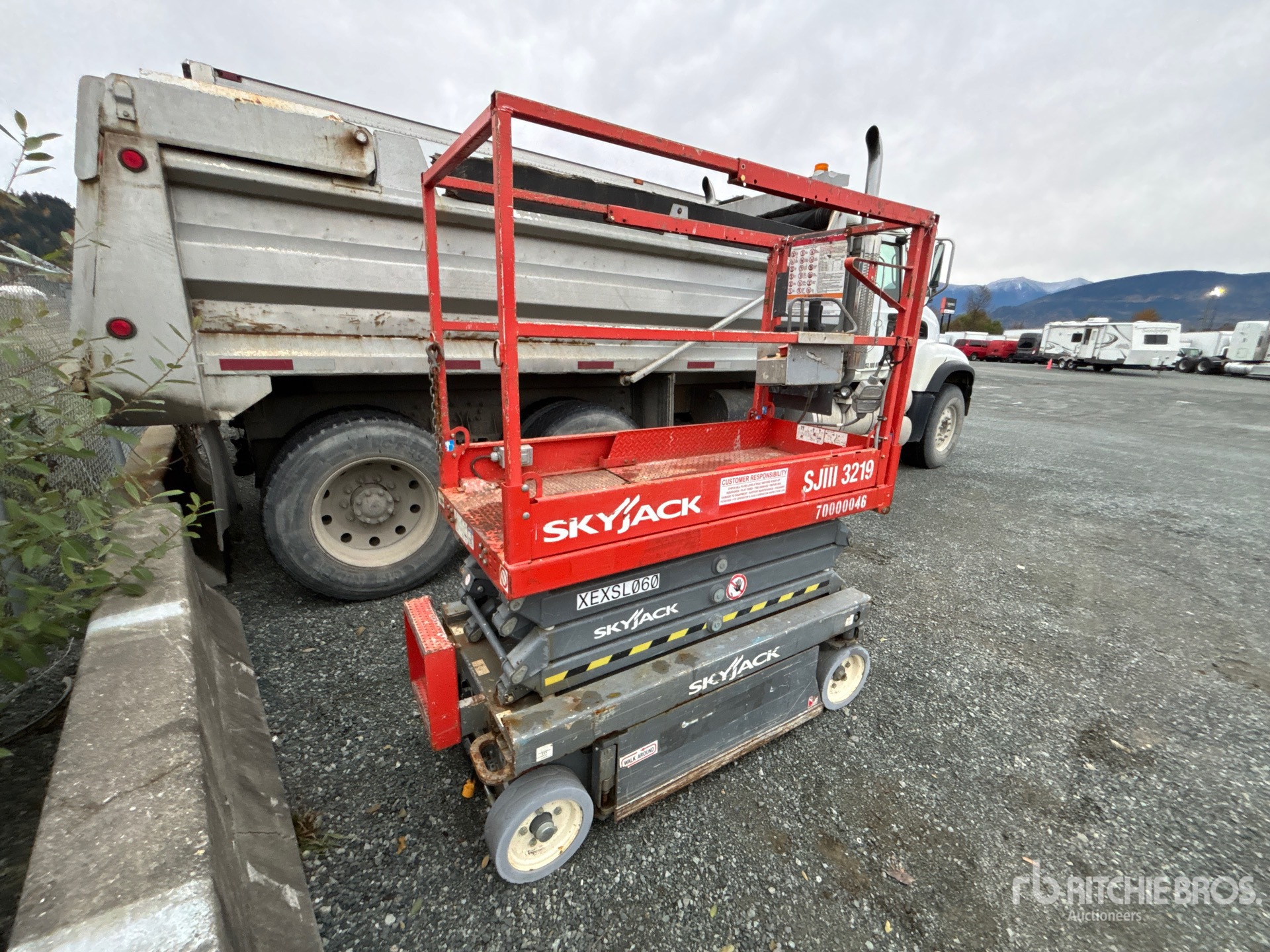 General Appearance with Picture, Right Rear Corner