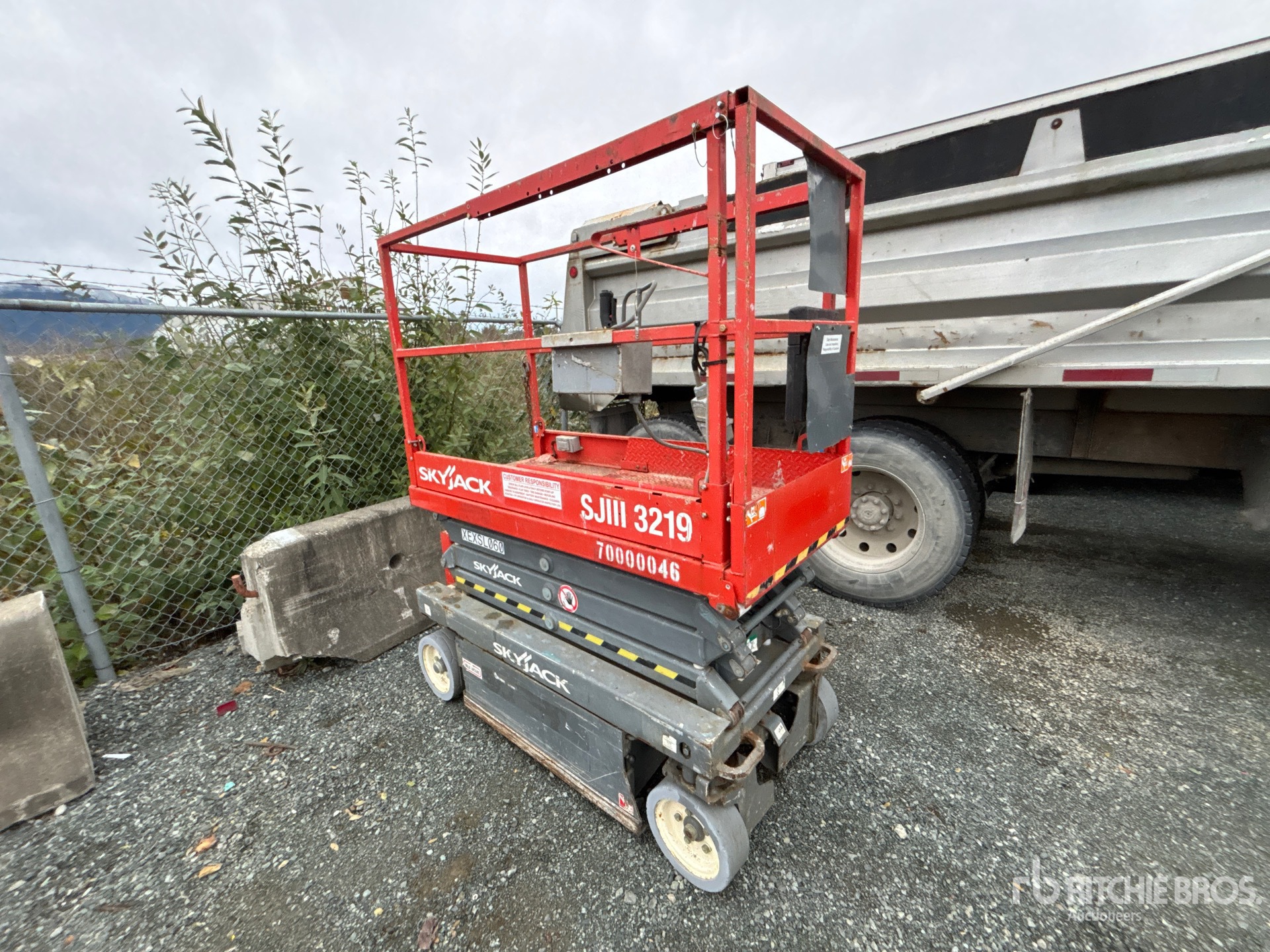 General Appearance with Picture, Right Front Corner