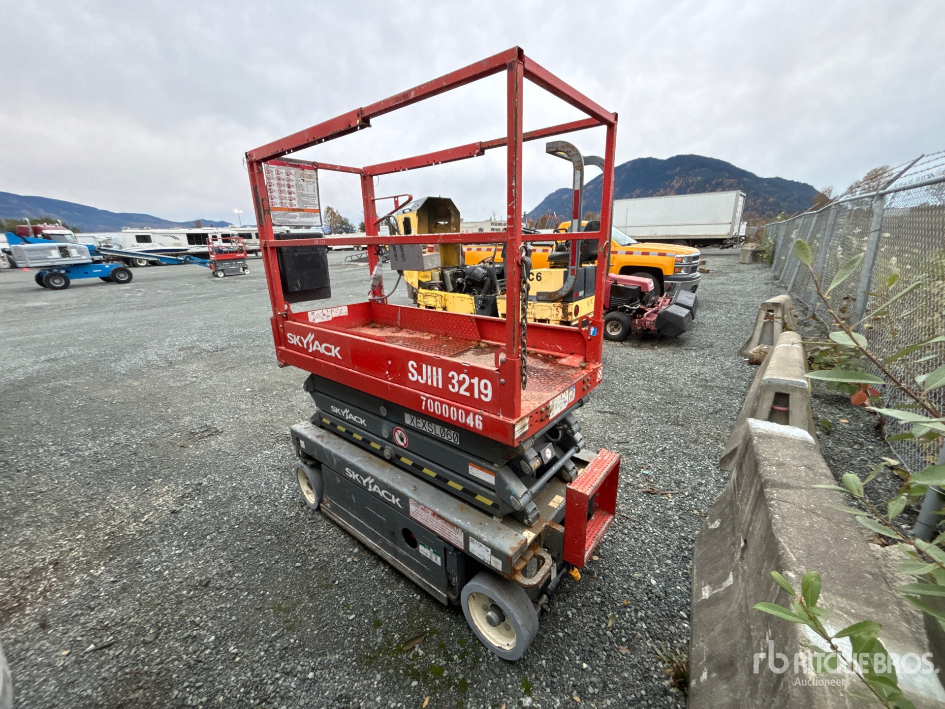 General Appearance with Picture, Left Rear Corner